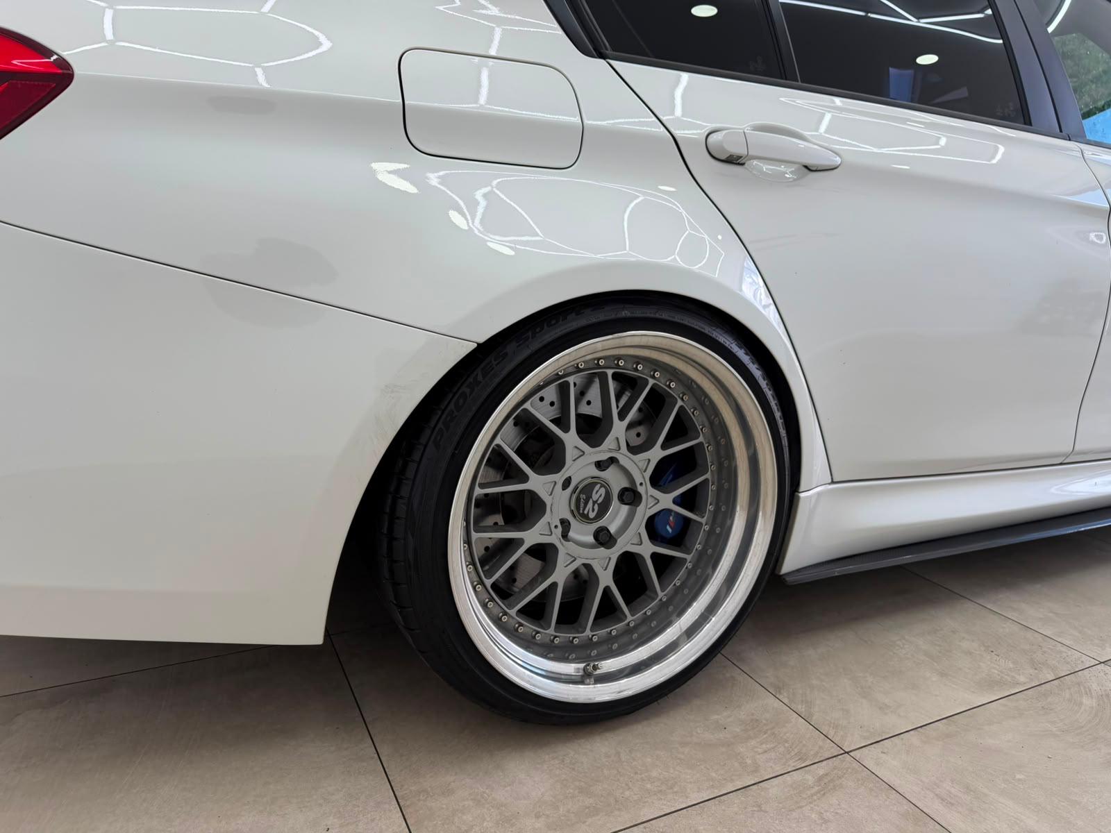 BMW M3 Drivelogic | Full Carbon | KW | Akrapovic | CH- Fahrzeug |-image-16