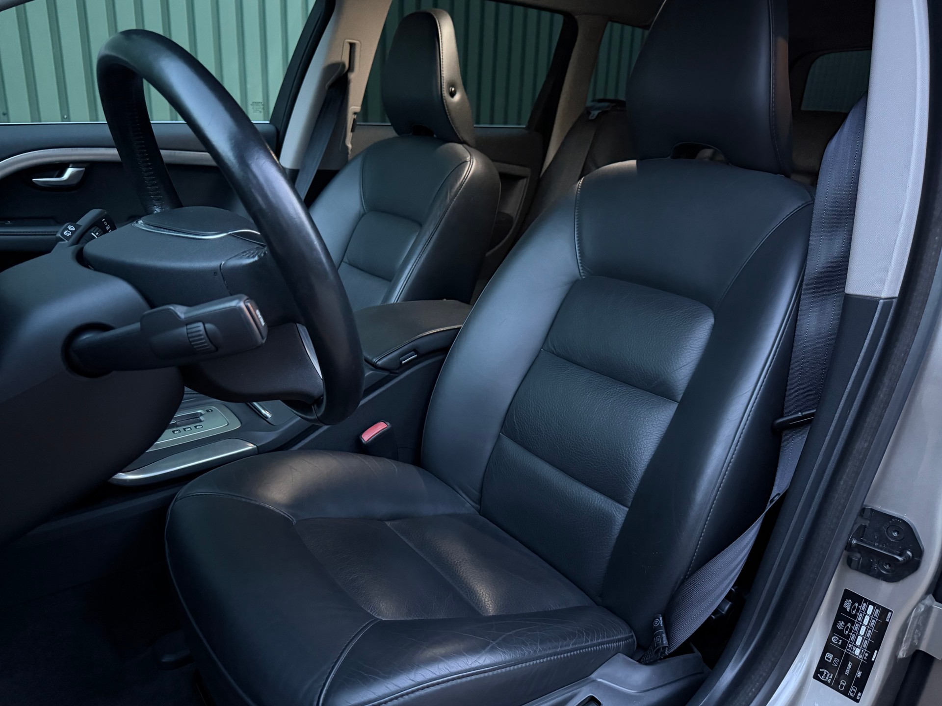 VOLVO V70 D3 Summum Geartronic-image-9