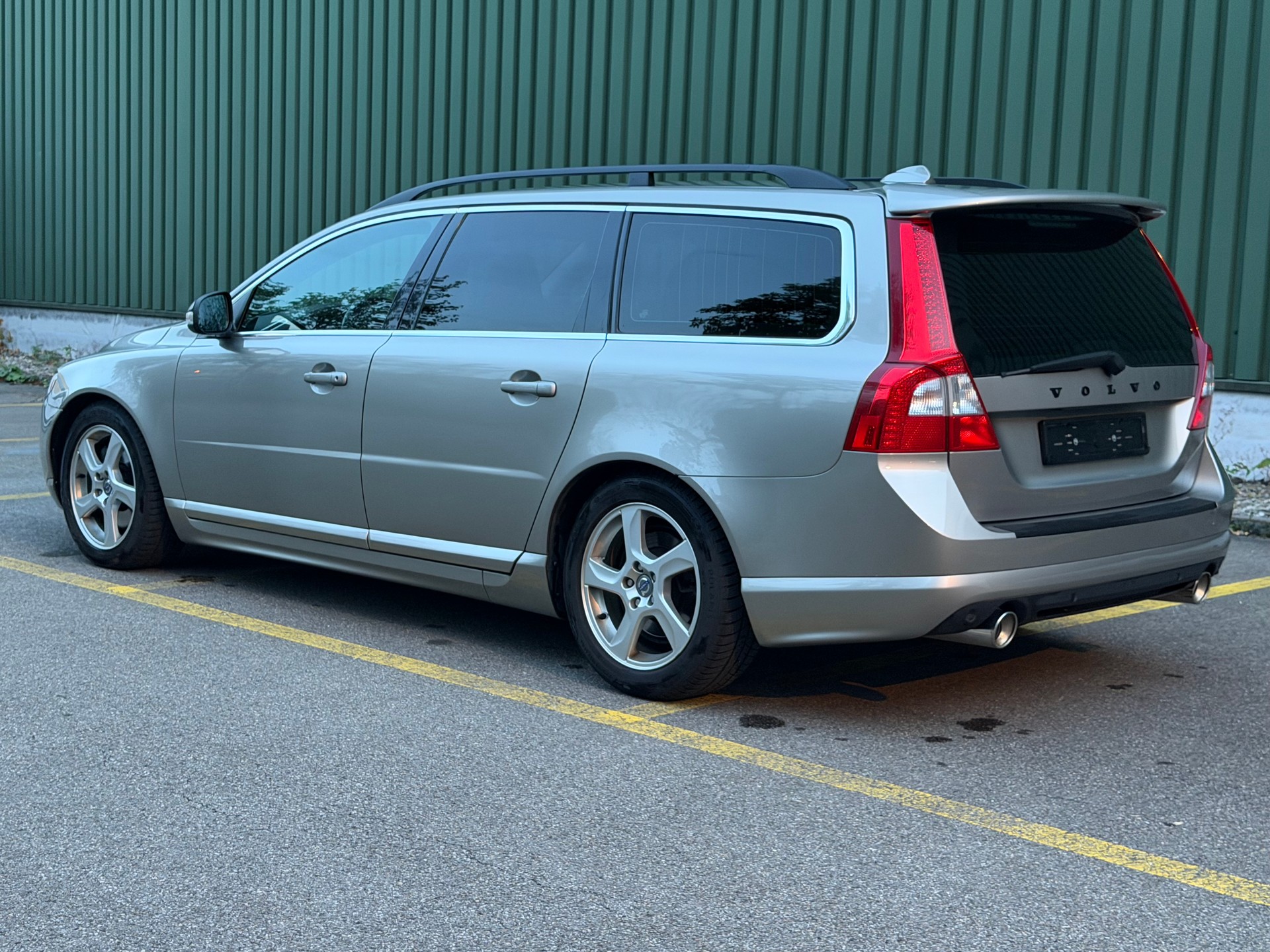 VOLVO V70 D3 Summum Geartronic-image-6