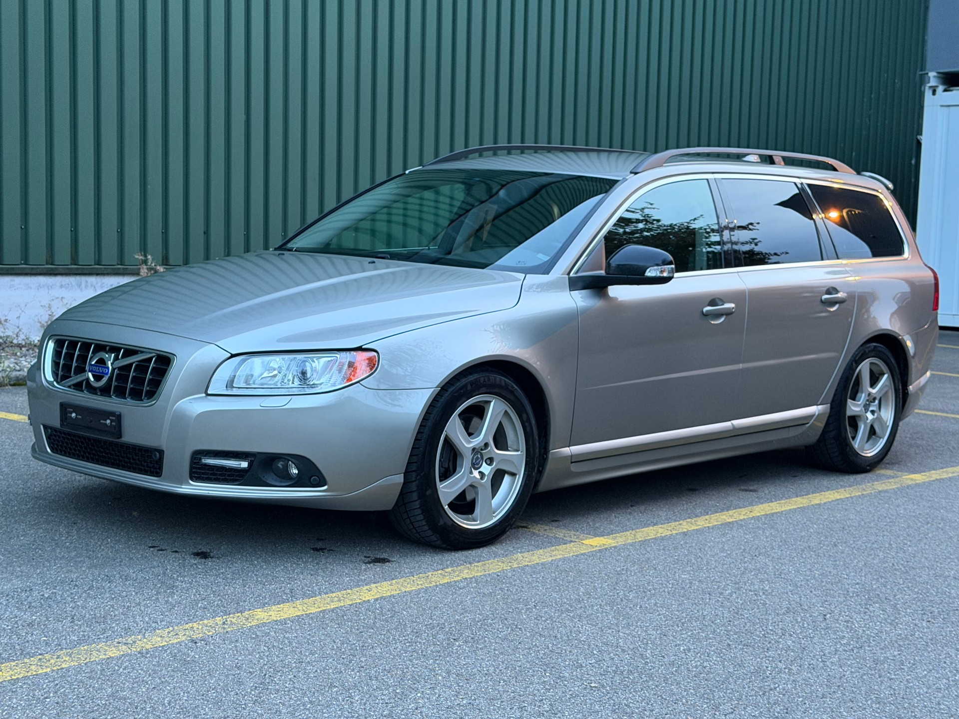 VOLVO V70 D3 Summum Geartronic-image-0
