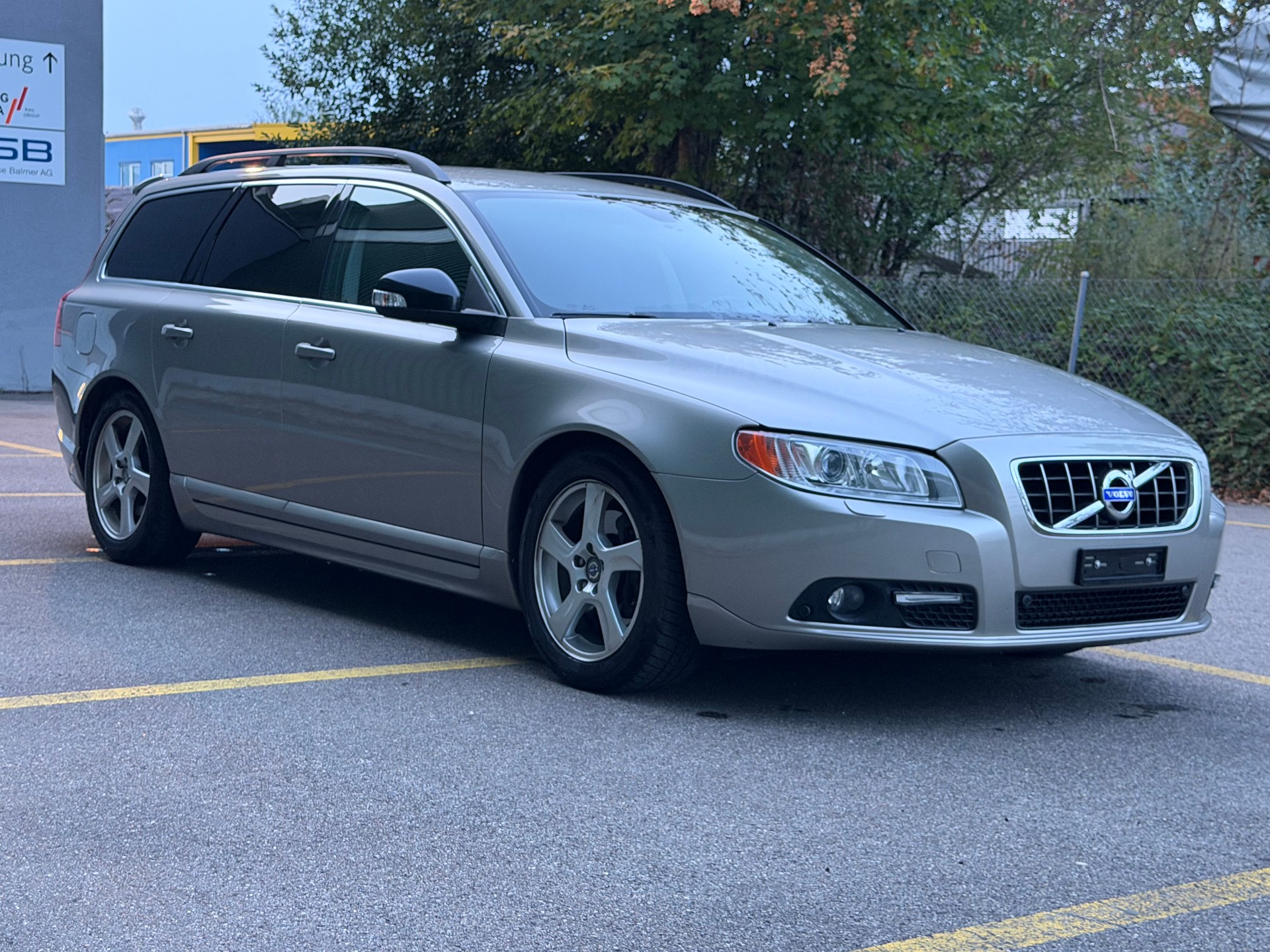 VOLVO V70 D3 Summum Geartronic-image-2