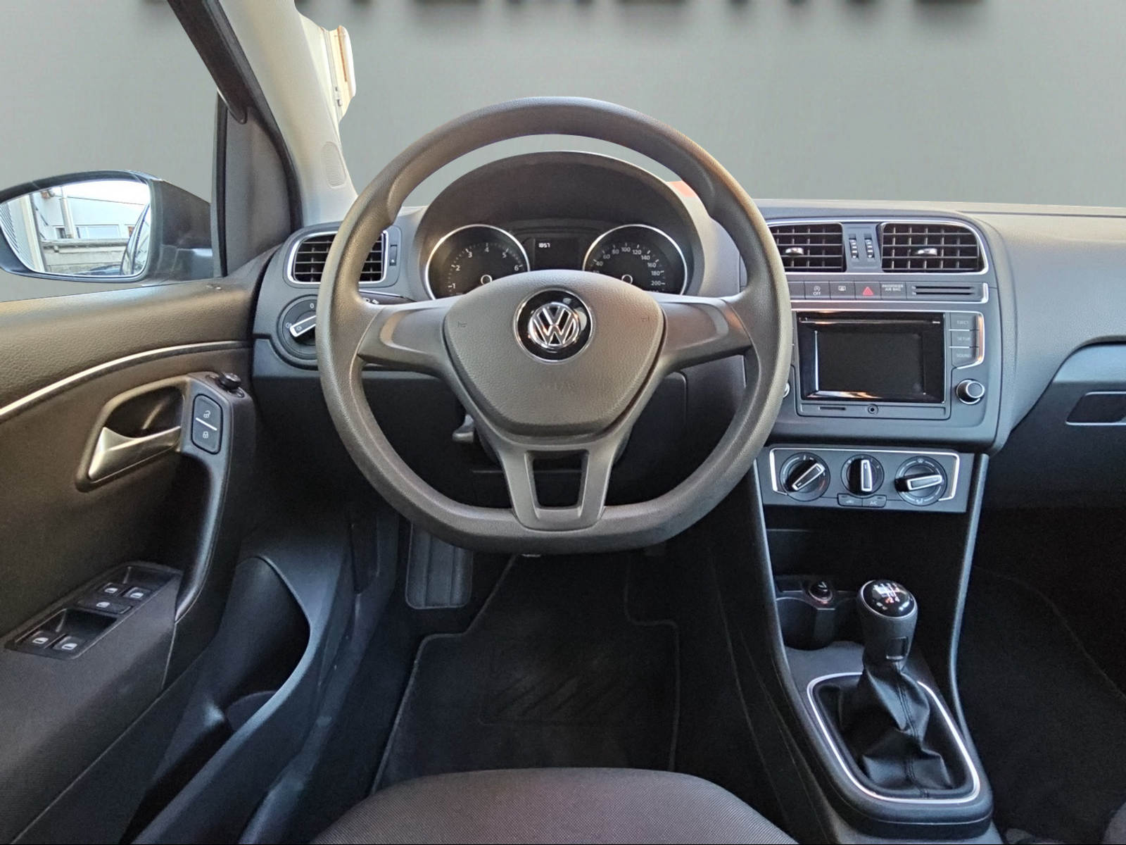 VW Polo 1.2 TSI BMT Trendline-image-8