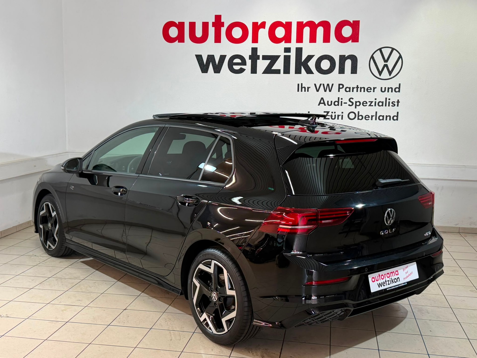 VW Golf 1.5 e TSI mHEV R-Line DSG-image-2