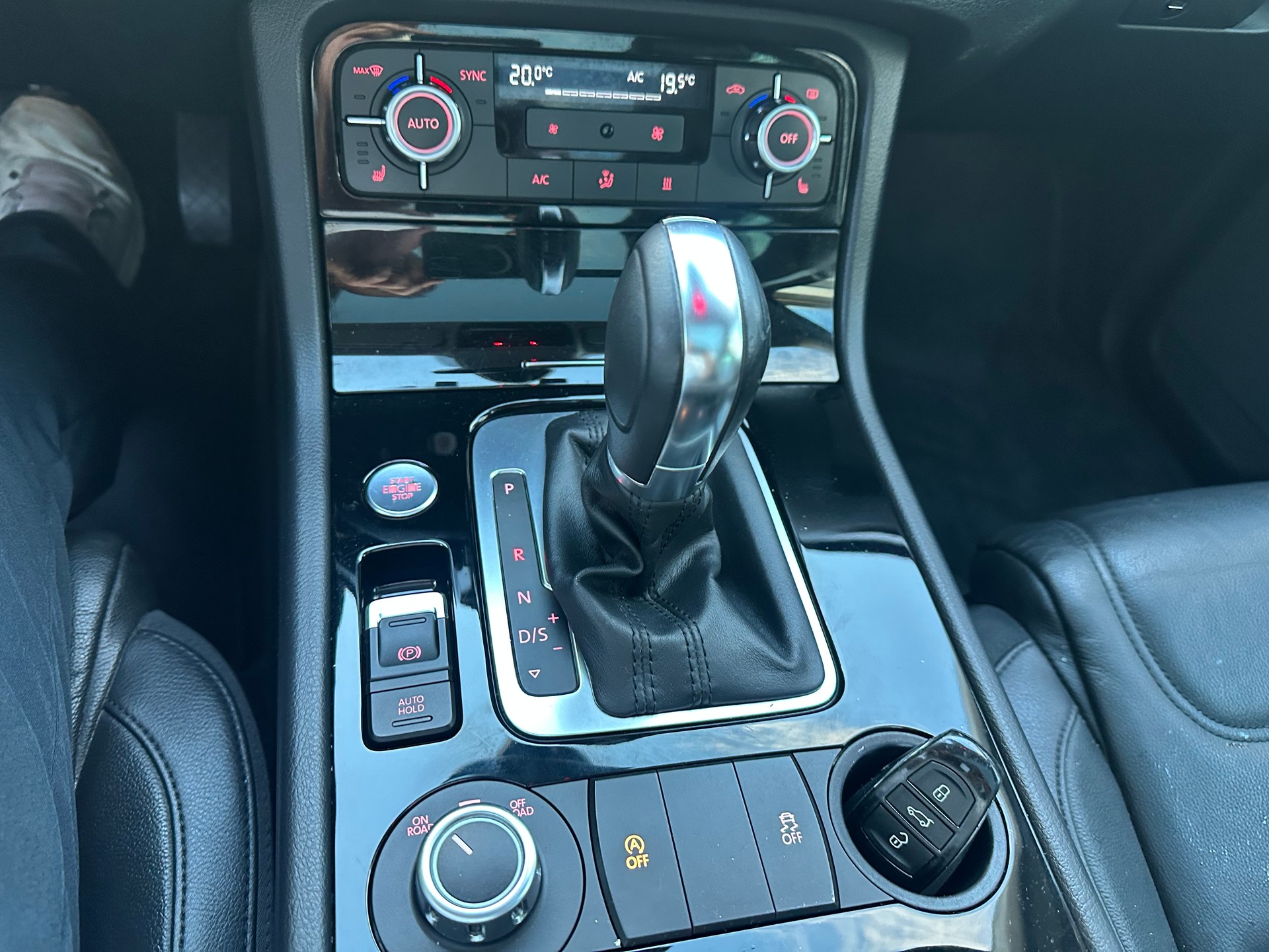 VW Touareg 3.0 TDI BlueMotion Technology Tiptronic-image-11