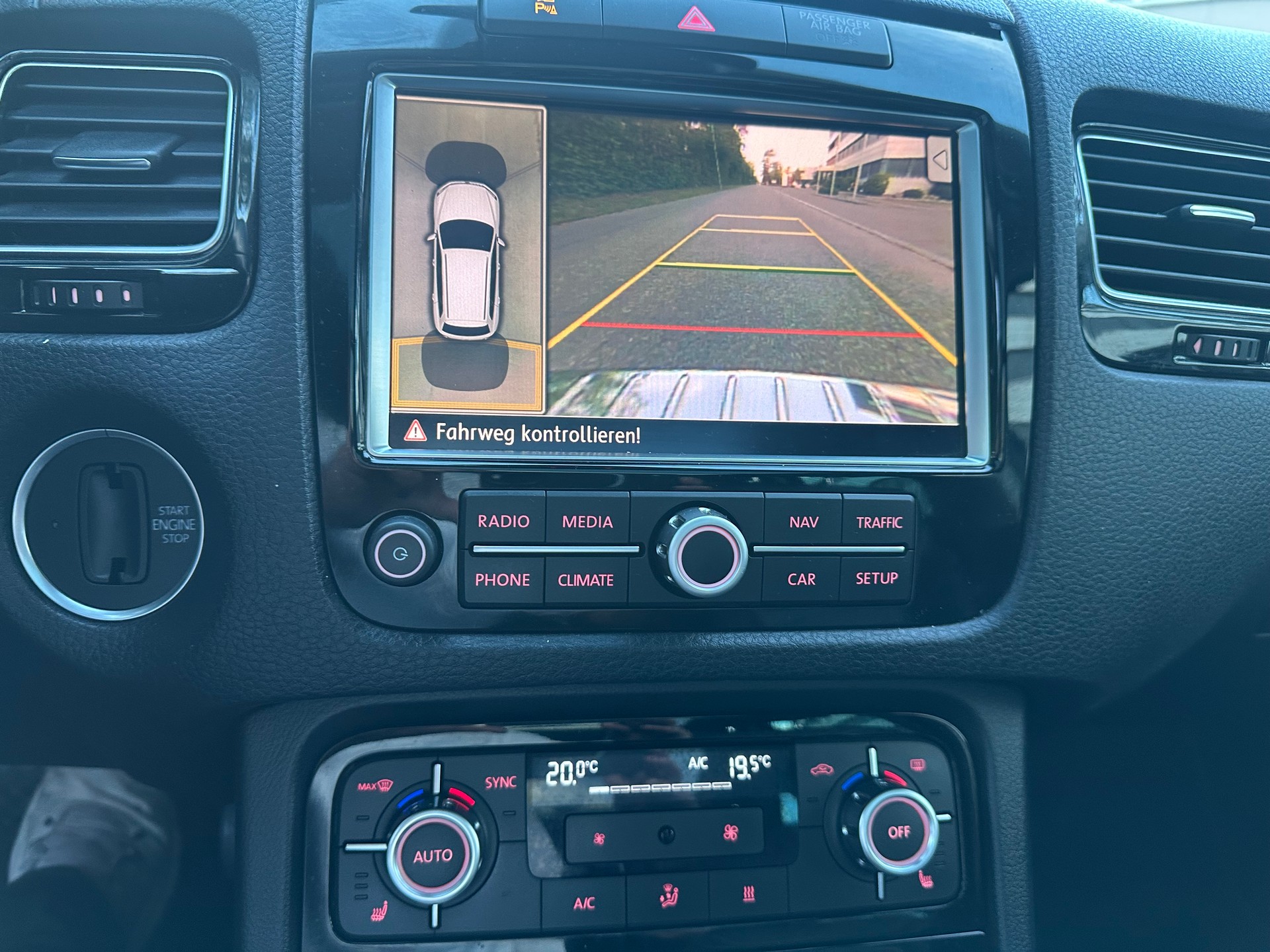 VW Touareg 3.0 TDI BlueMotion Technology Tiptronic-image-9