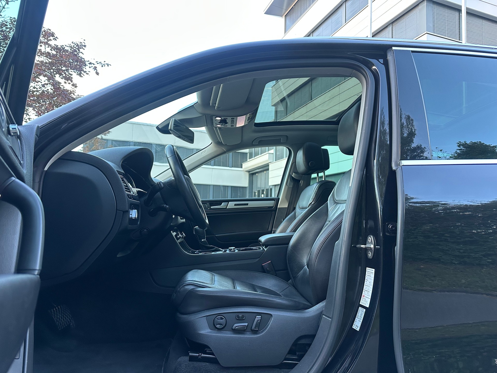 VW Touareg 3.0 TDI BlueMotion Technology Tiptronic-image-5