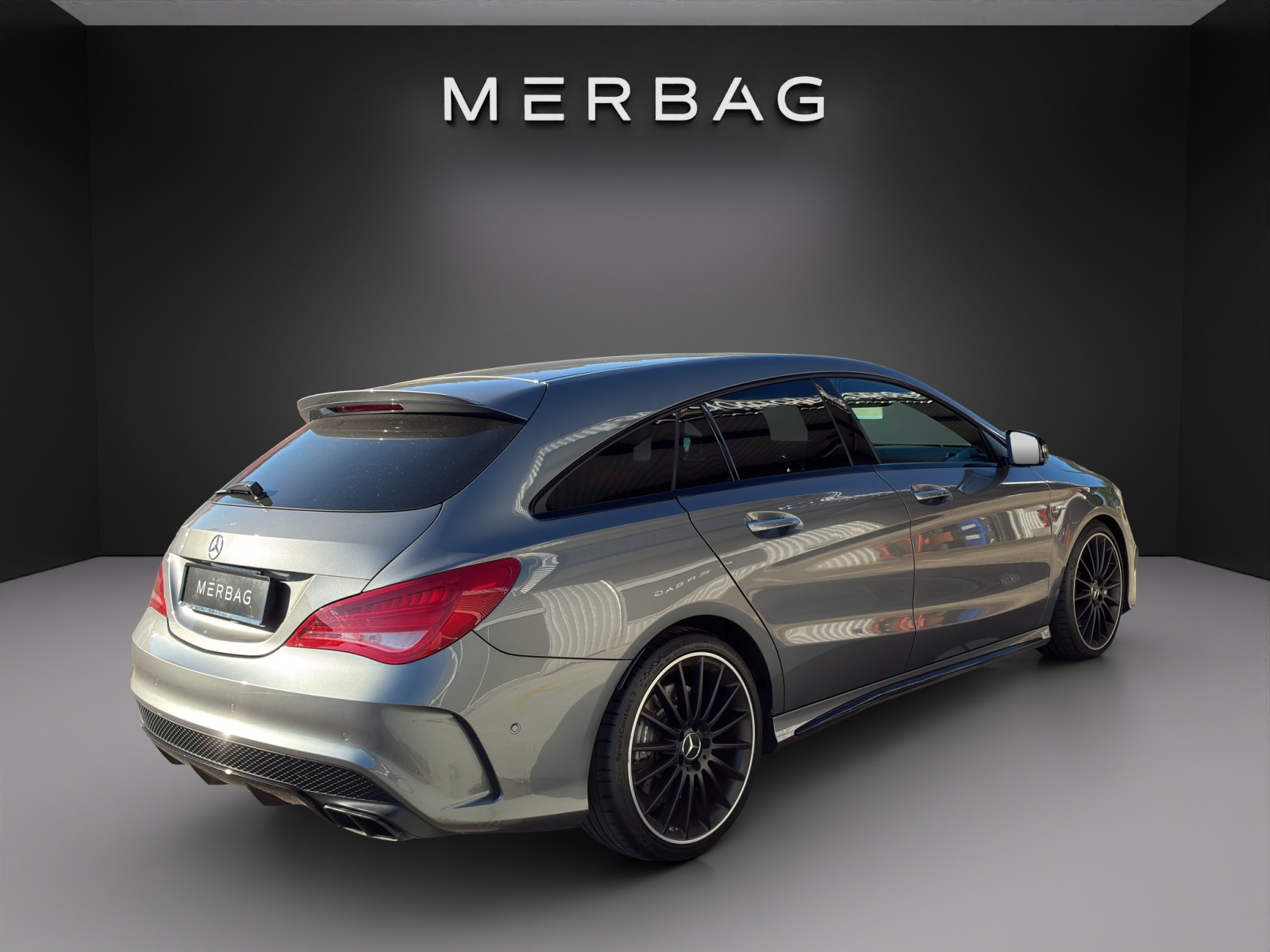 MERCEDES-BENZ CLA Shooting Brake 45 AMG 4Matic Speedshift-image-5