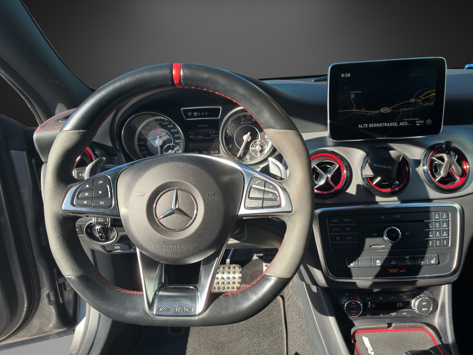 MERCEDES-BENZ CLA Shooting Brake 45 AMG 4Matic Speedshift-image-9