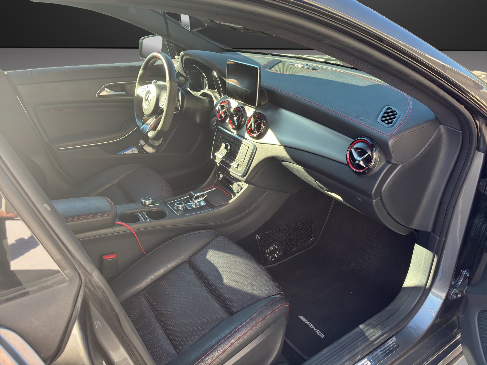 MERCEDES-BENZ CLA Shooting Brake 45 AMG 4Matic Speedshift-image-8