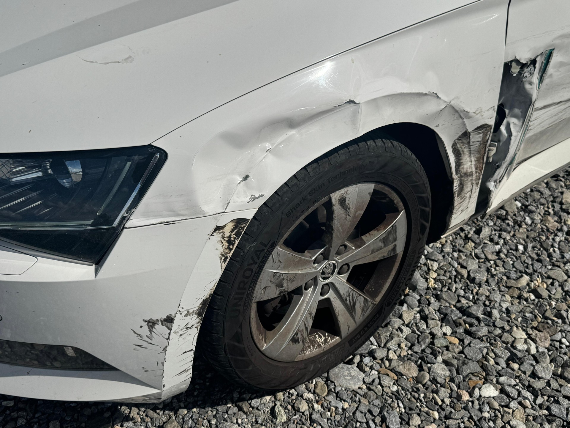 SKODA Superb Combi 2.0 TDi Ambition DSG-image-6