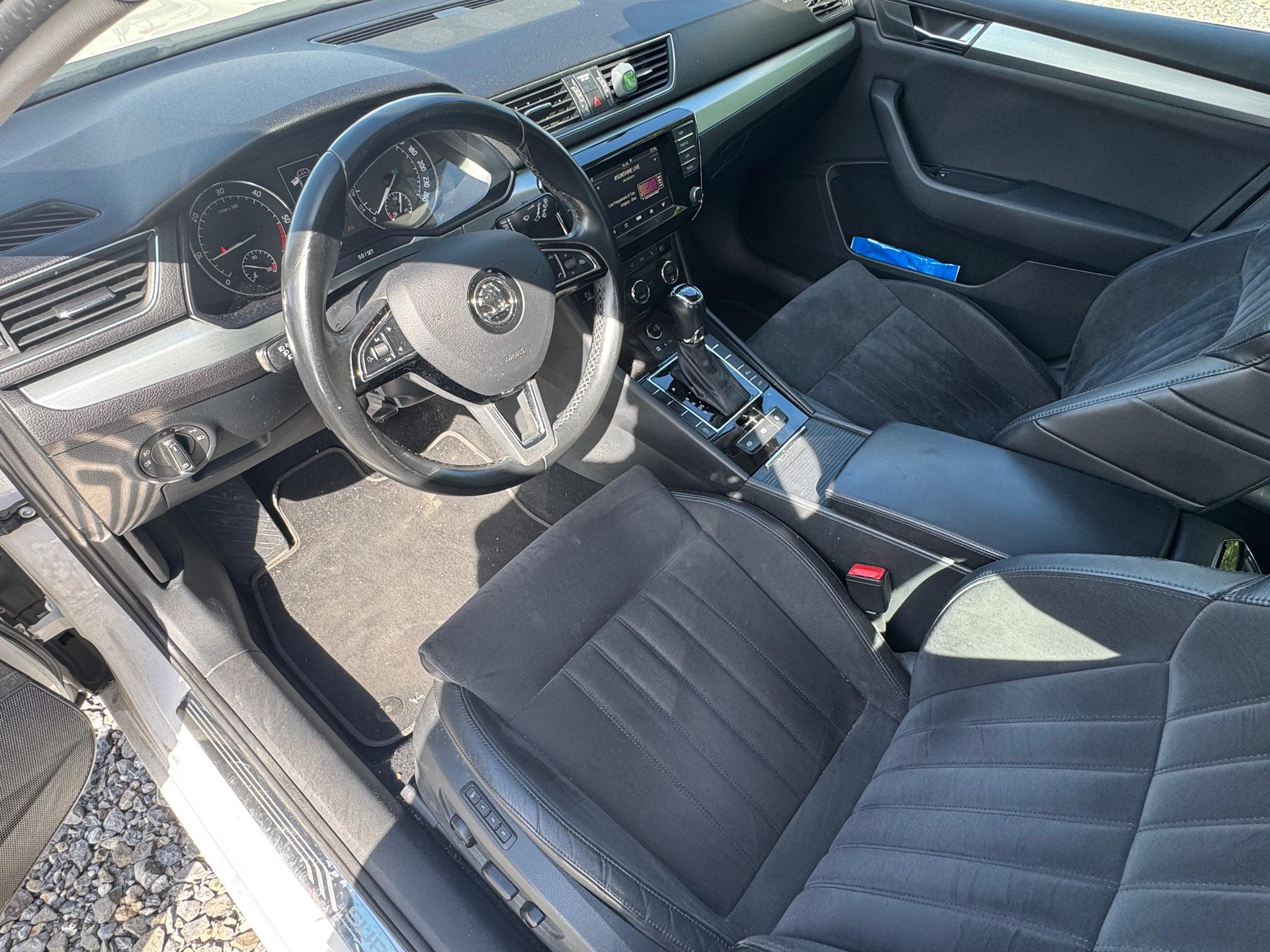 SKODA Superb Combi 2.0 TDi Ambition DSG-image-10