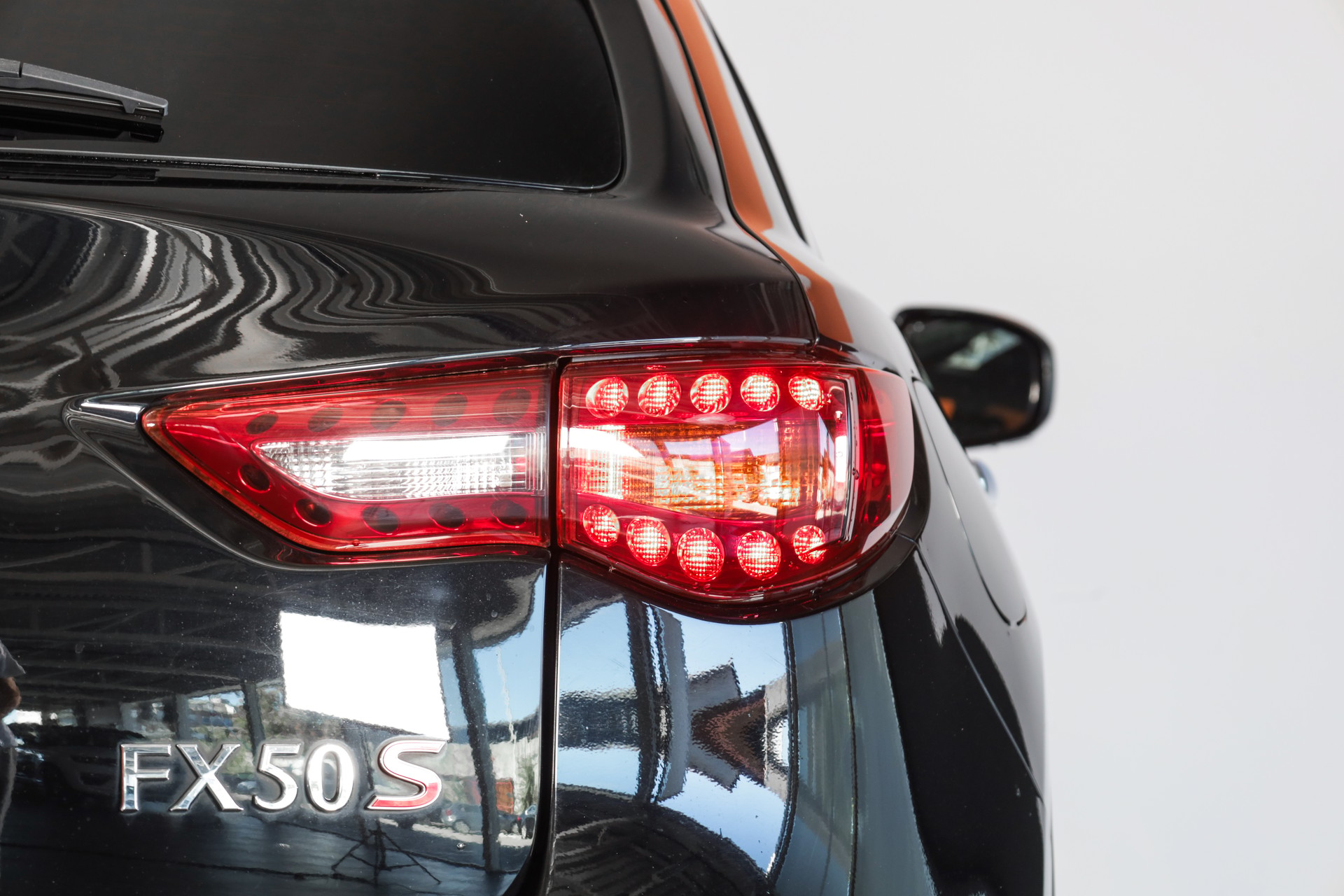 INFINITI FX50 S Premium AWD Automatic-image-5