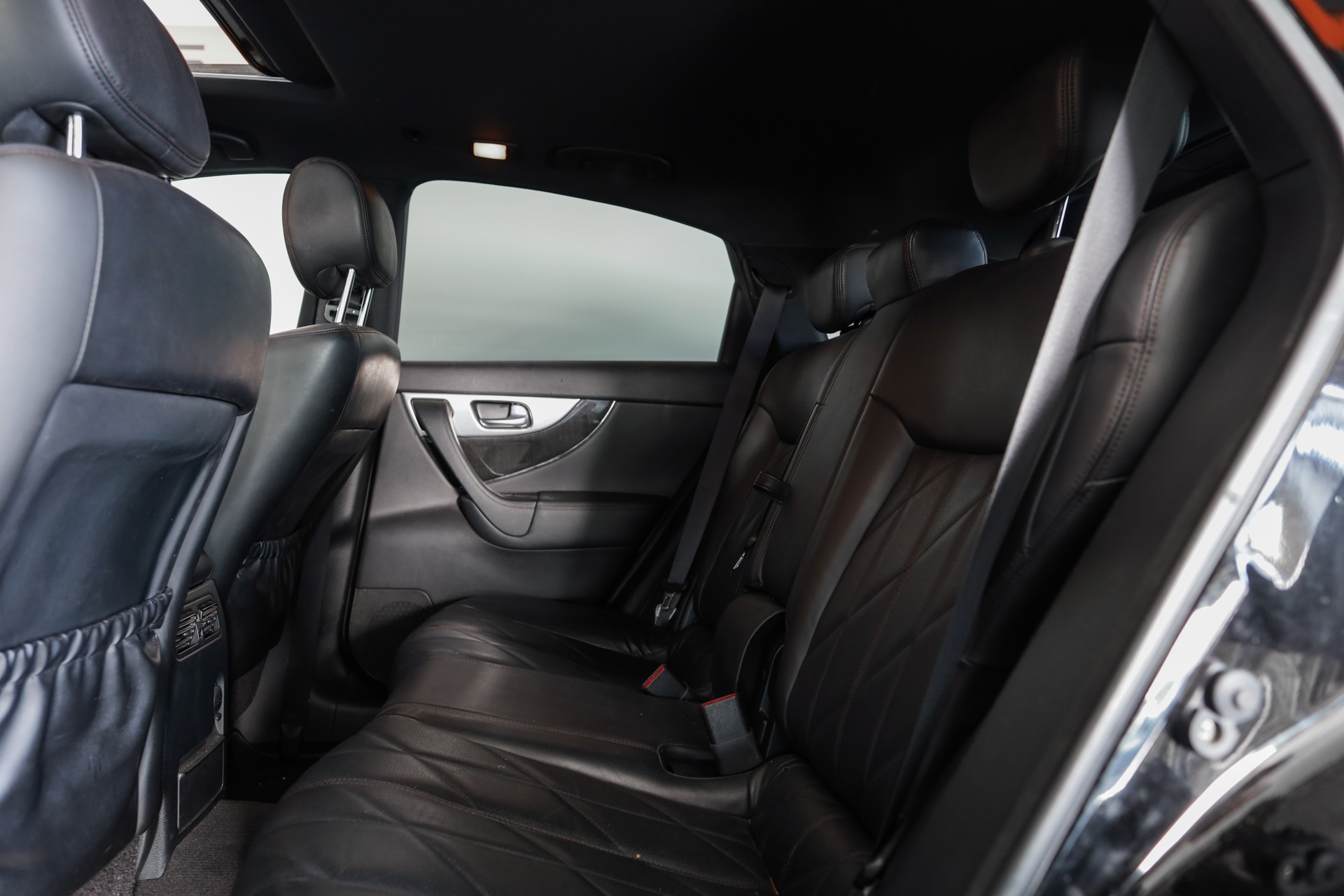 INFINITI FX50 S Premium AWD Automatic-image-24