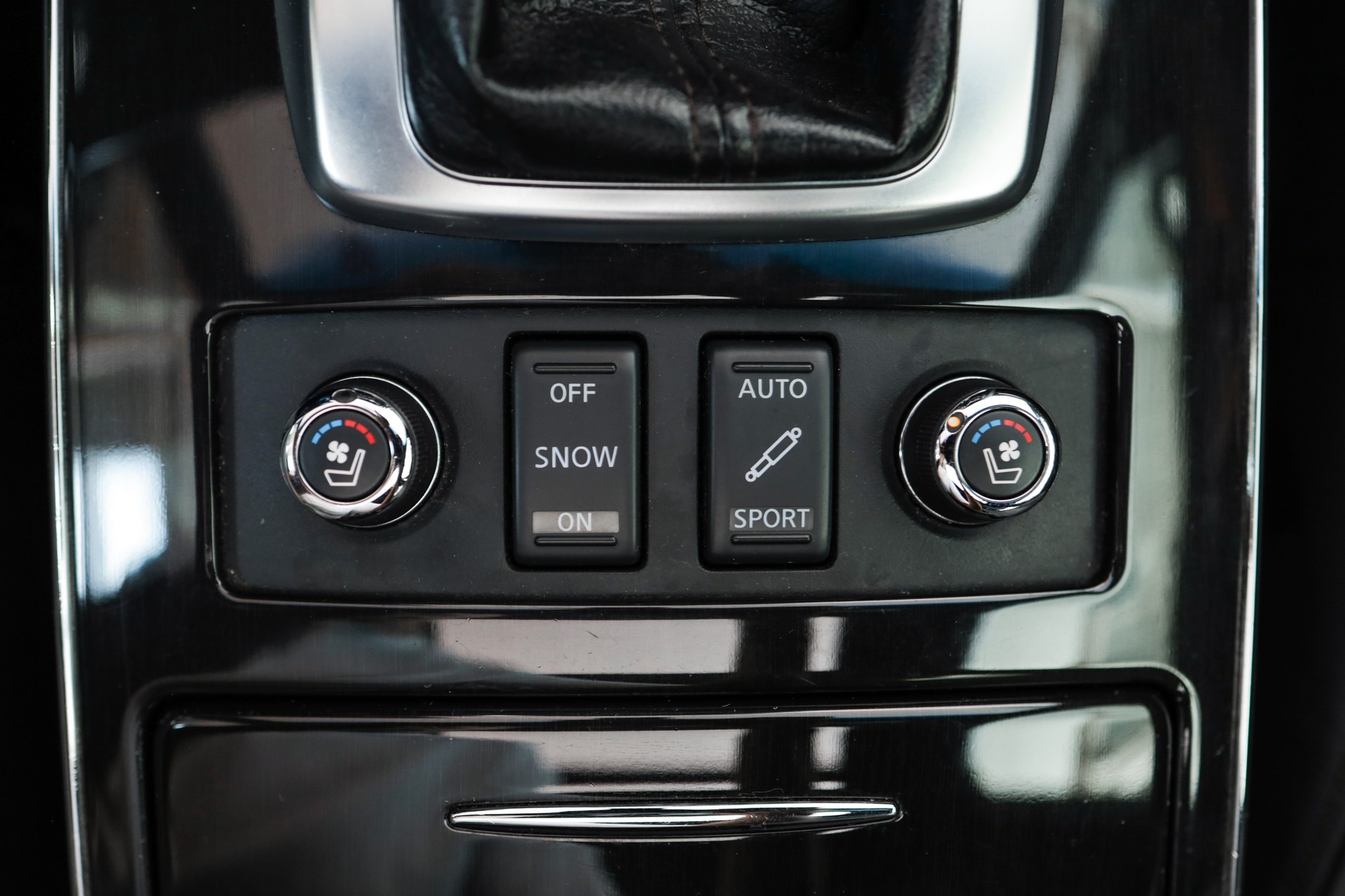 INFINITI FX50 S Premium AWD Automatic-image-16
