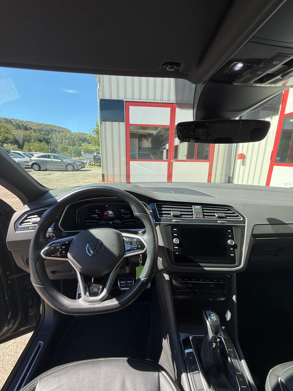 VW Tiguan 2.0TSI R-Line 4Motion DSG-image-10