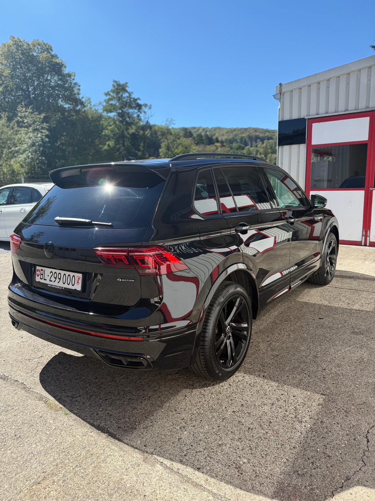 VW Tiguan 2.0TSI R-Line 4Motion DSG-image-5