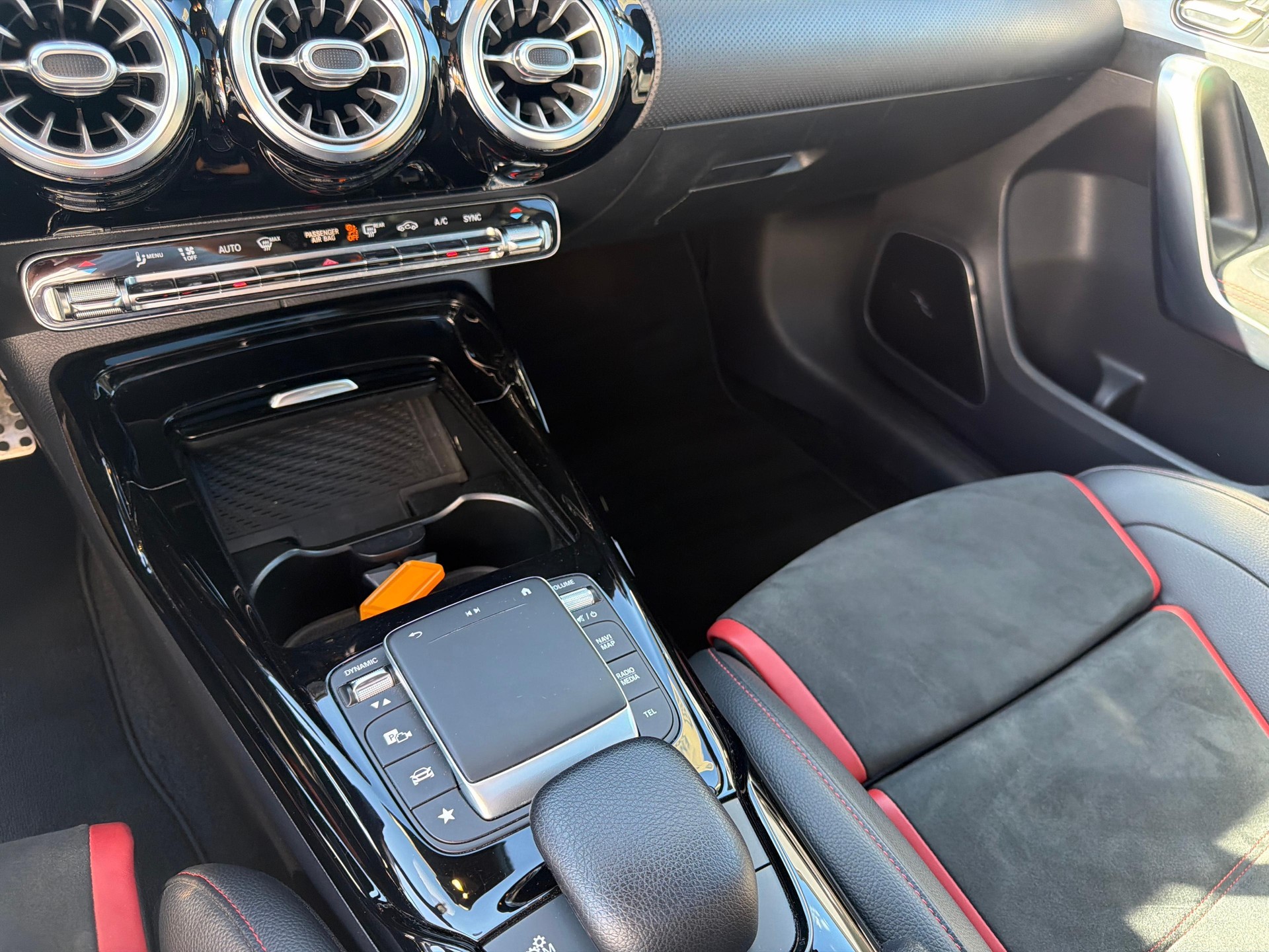 MERCEDES-BENZ A 35 AMG 4matic-image-5