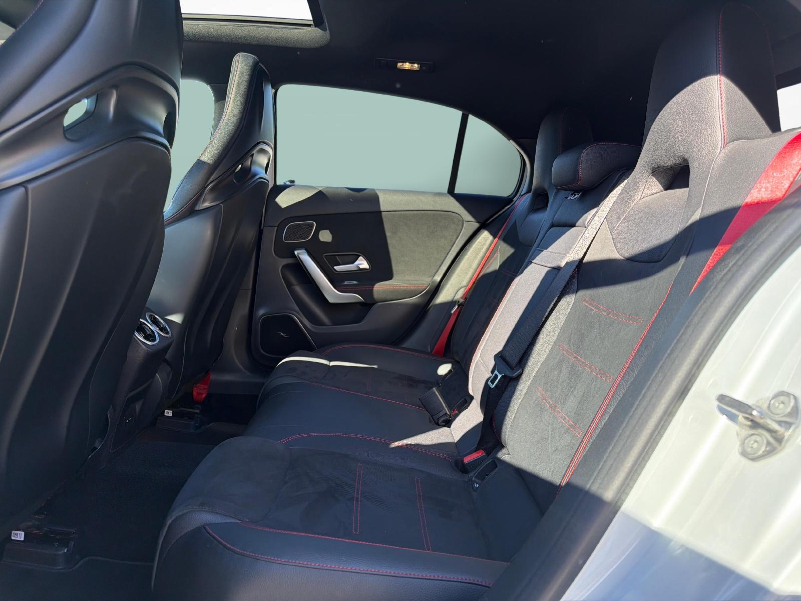 MERCEDES-BENZ A 35 AMG 4matic-image-6