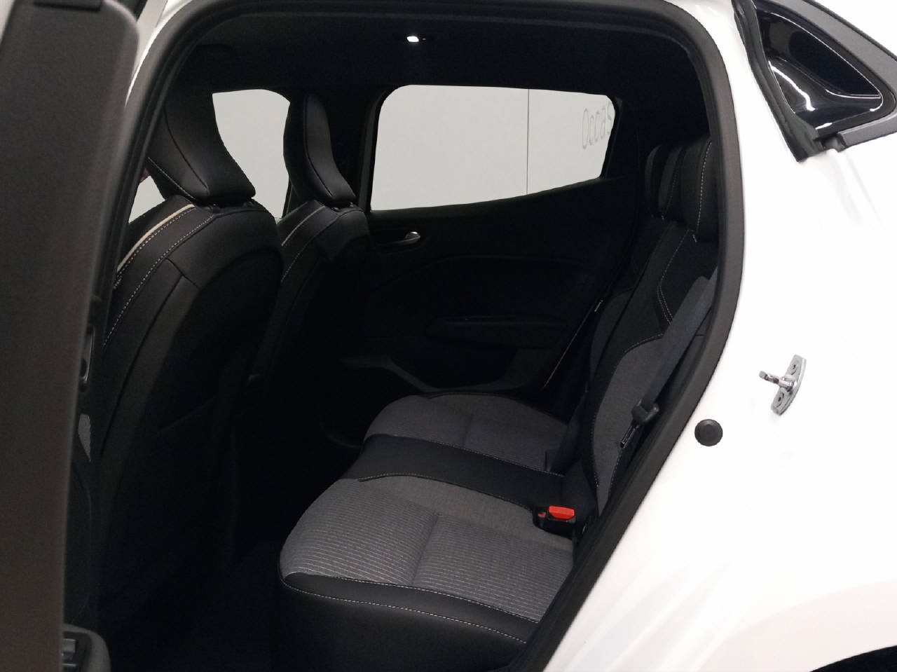 RENAULT Clio 1.6 E-Tech techno-image-10