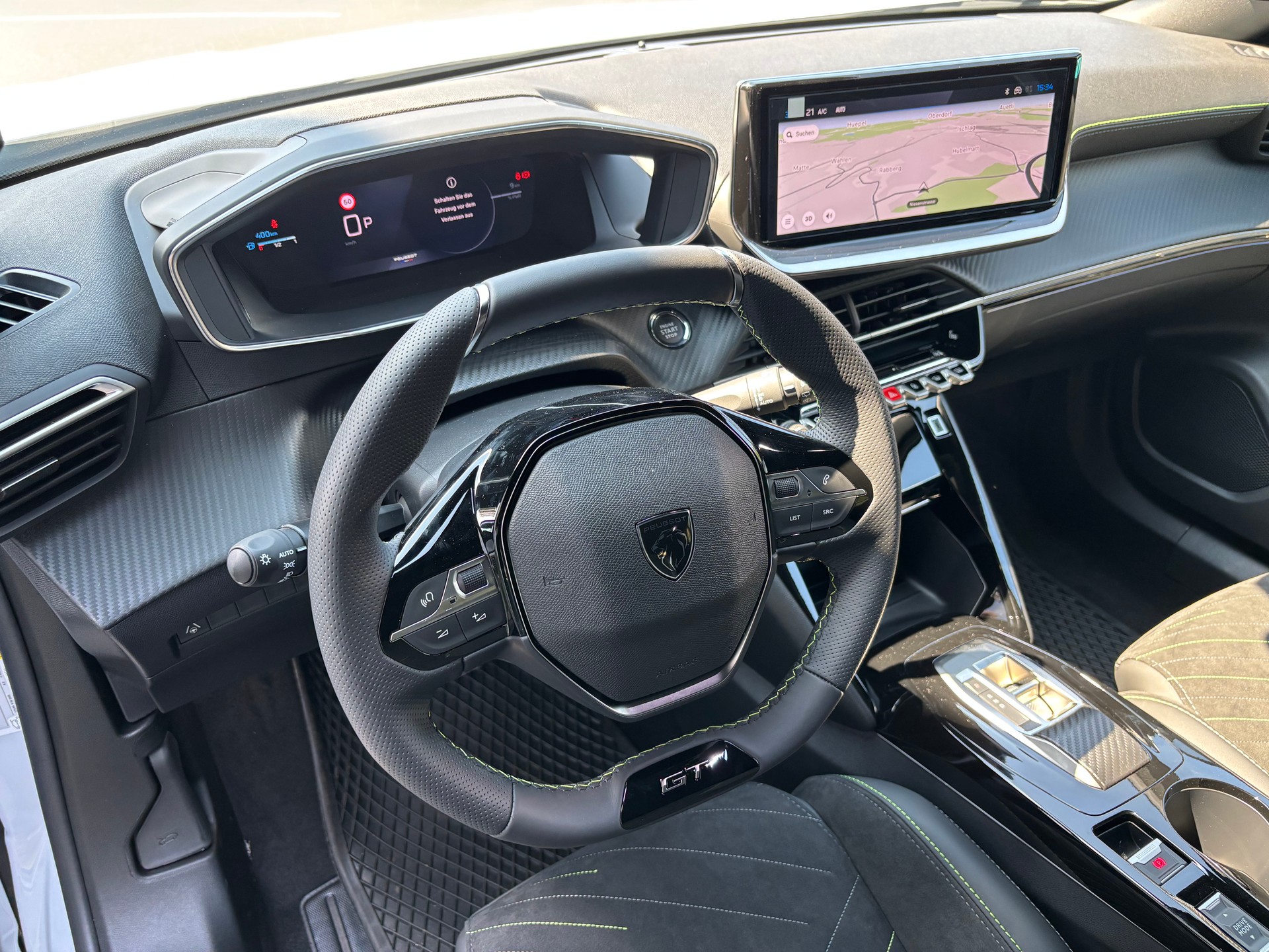 PEUGEOT 2008 1.2 145 MHEV GT Exclusive-image-12