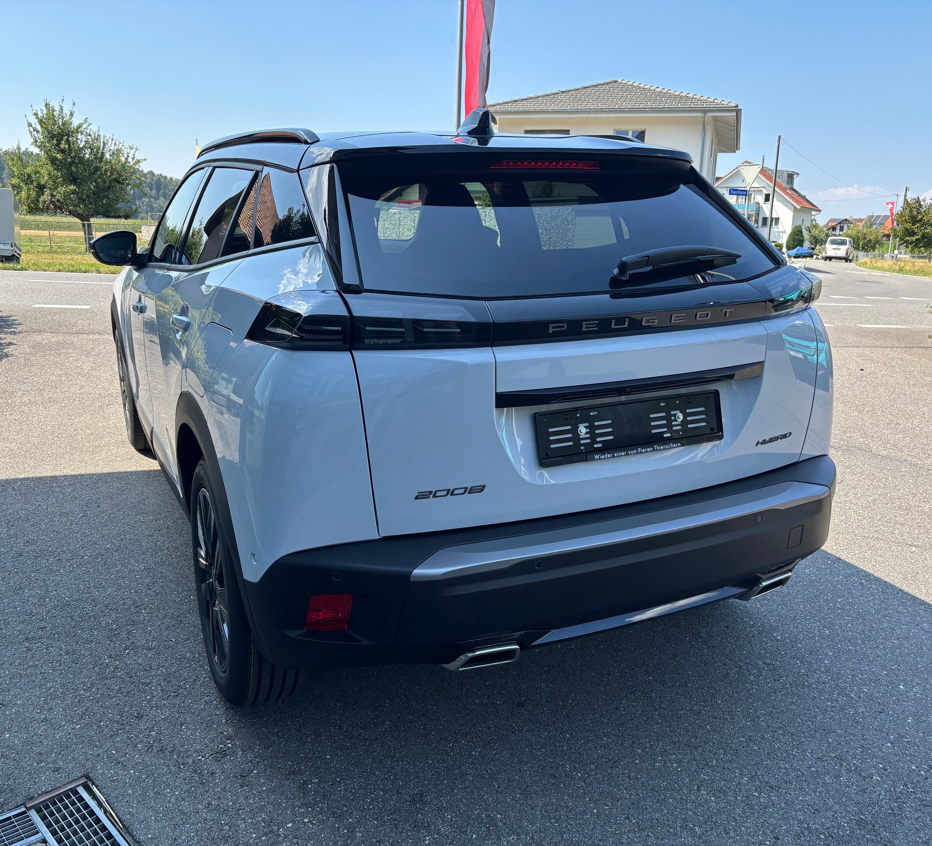 PEUGEOT 2008 1.2 145 MHEV GT Exclusive-image-2