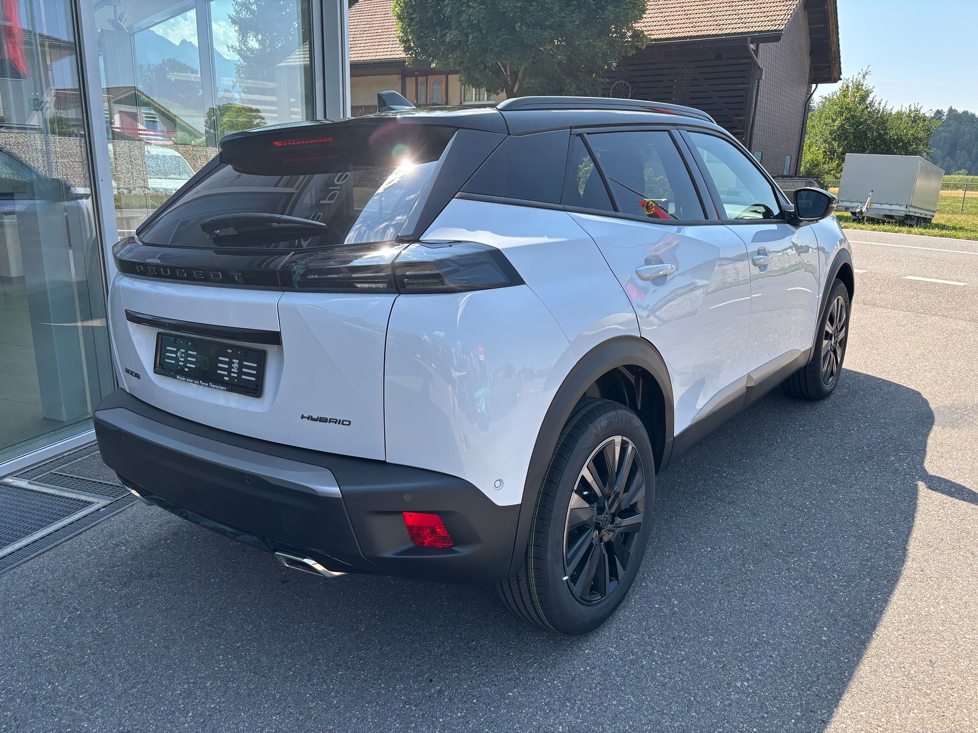 PEUGEOT 2008 1.2 145 MHEV GT Exclusive-image-3