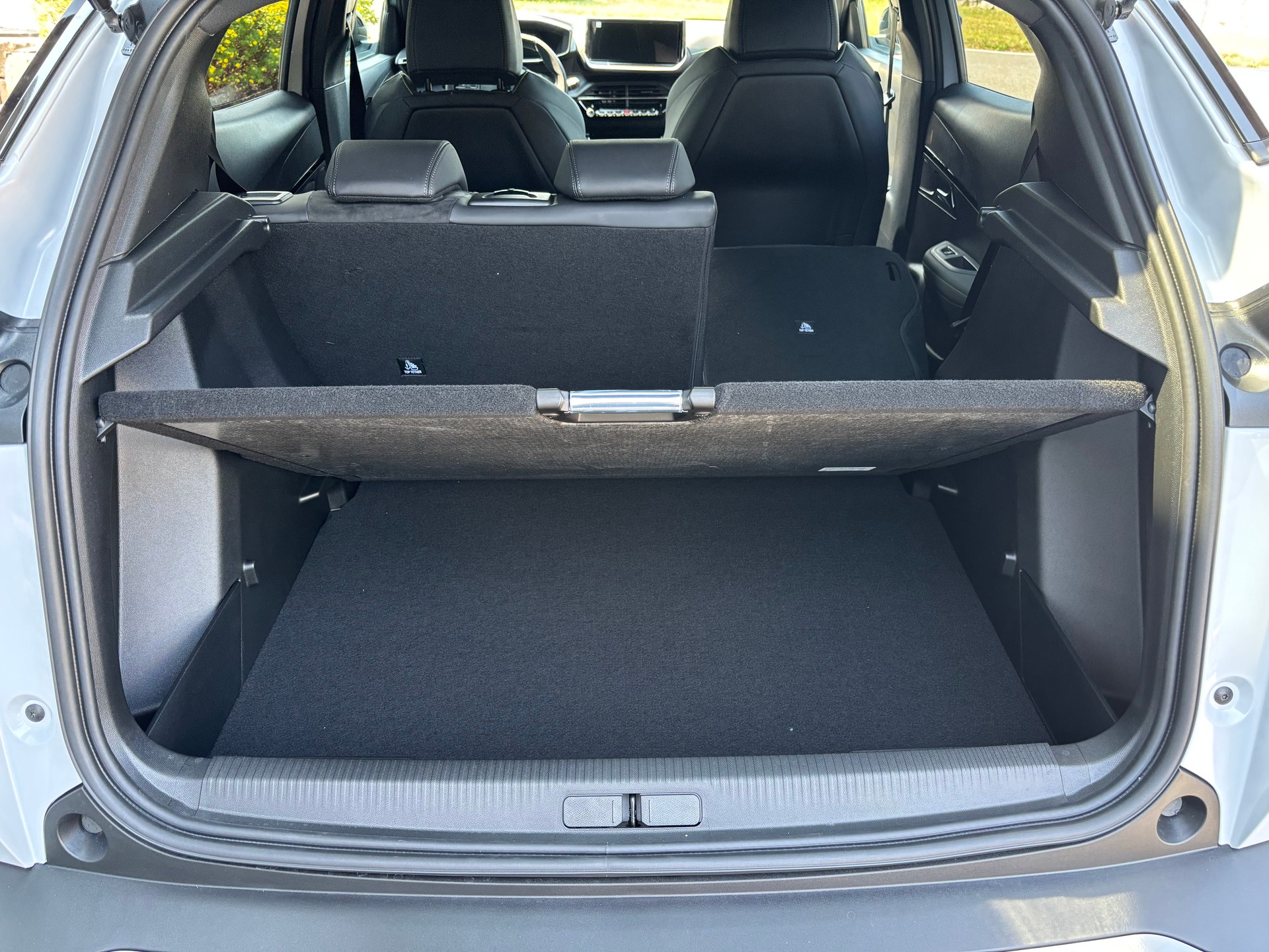 PEUGEOT 2008 1.2 145 MHEV GT Exclusive-image-6