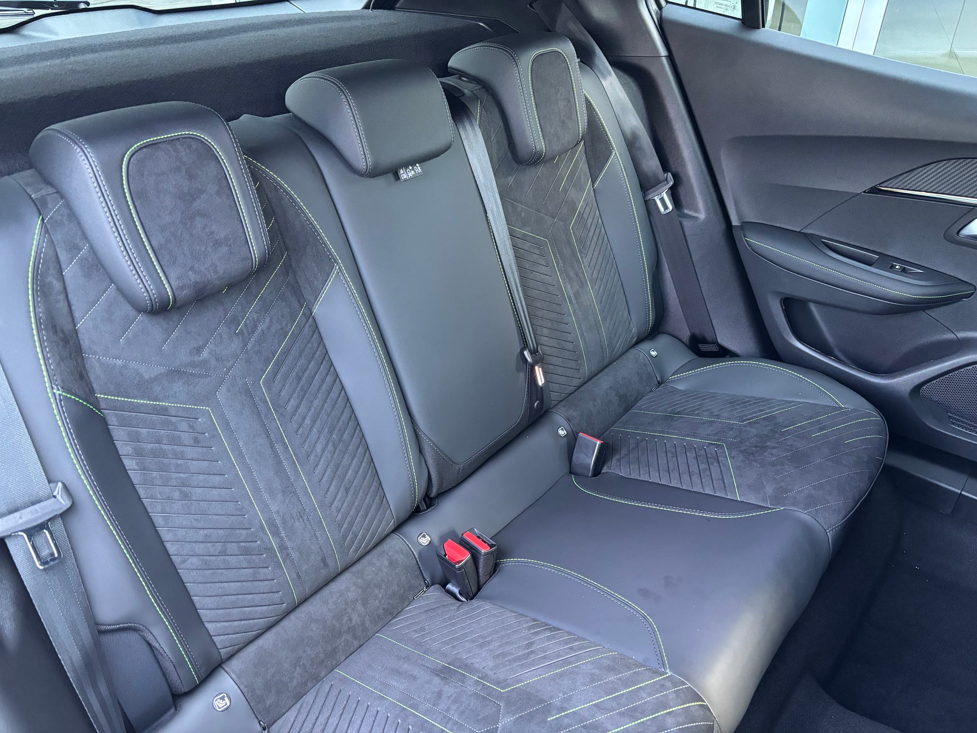 PEUGEOT 2008 1.2 145 MHEV GT Exclusive-image-7