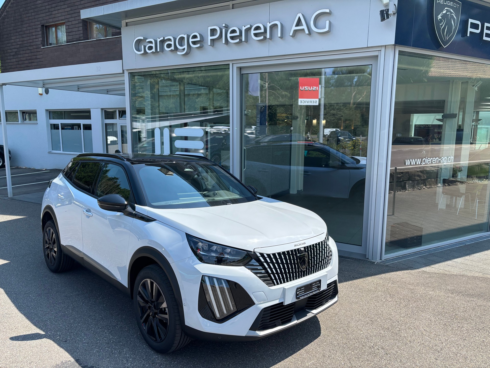 PEUGEOT 2008 1.2 145 MHEV GT Exclusive-image-0