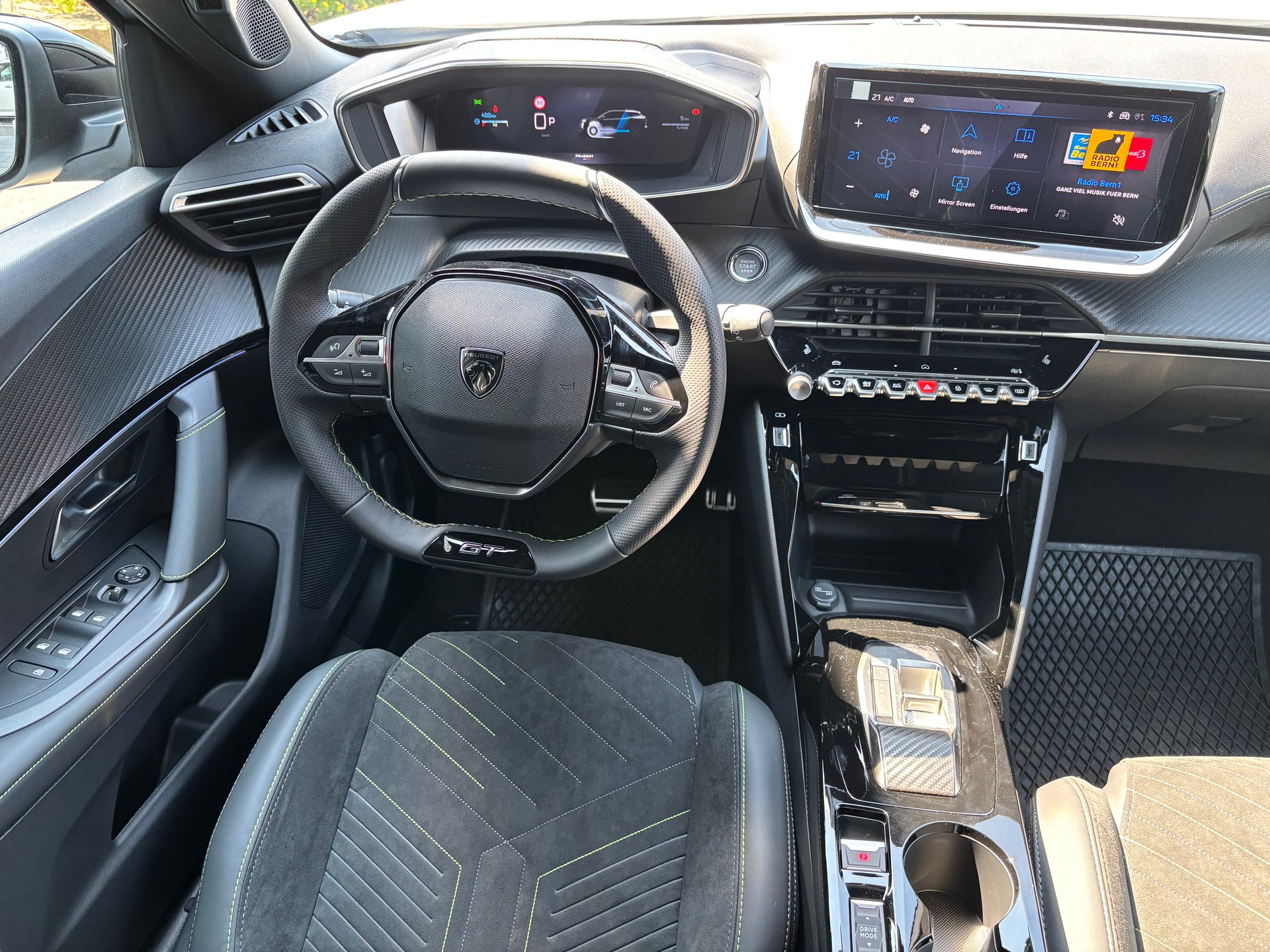 PEUGEOT 2008 1.2 145 MHEV GT Exclusive-image-10