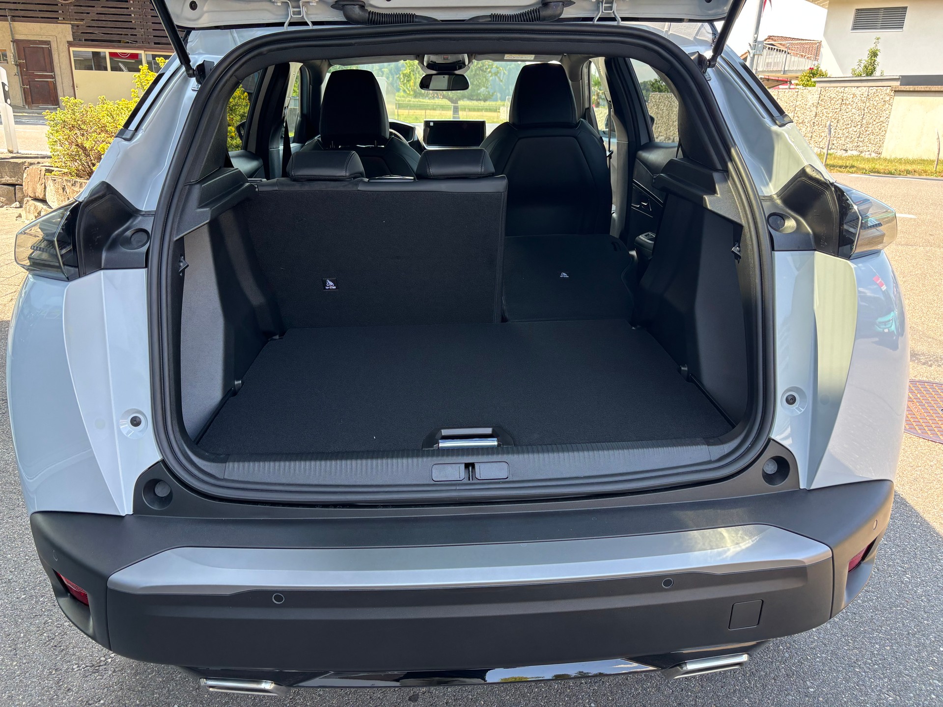 PEUGEOT 2008 1.2 145 MHEV GT Exclusive-image-5