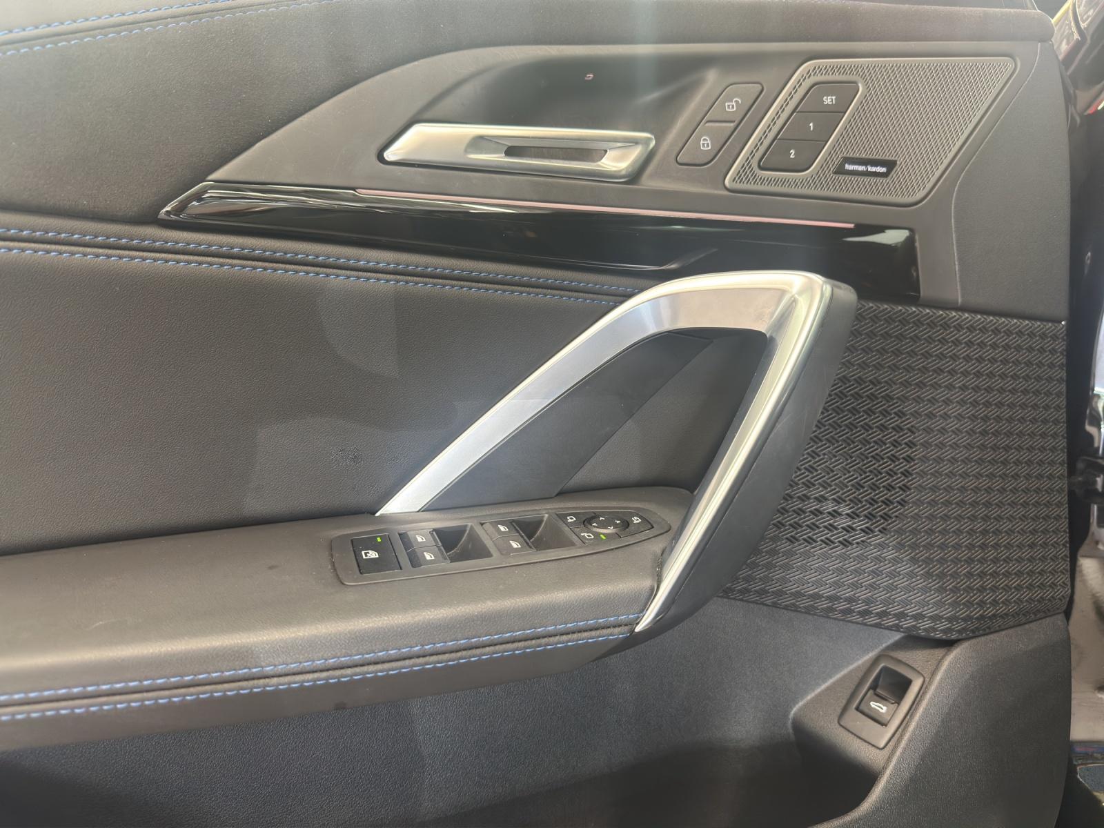 BMW iX1 30 xDrive M Sportpaket Pro-image-14