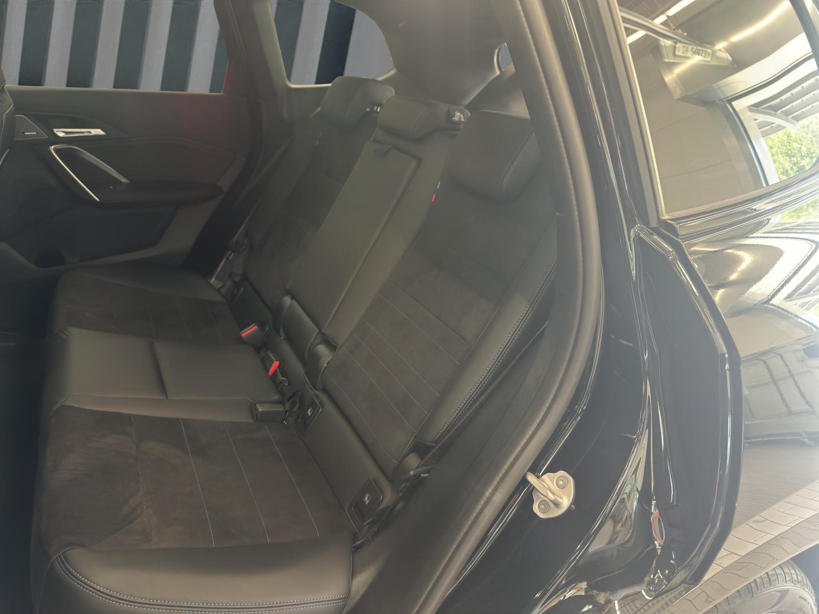 BMW iX1 30 xDrive M Sportpaket Pro-image-18