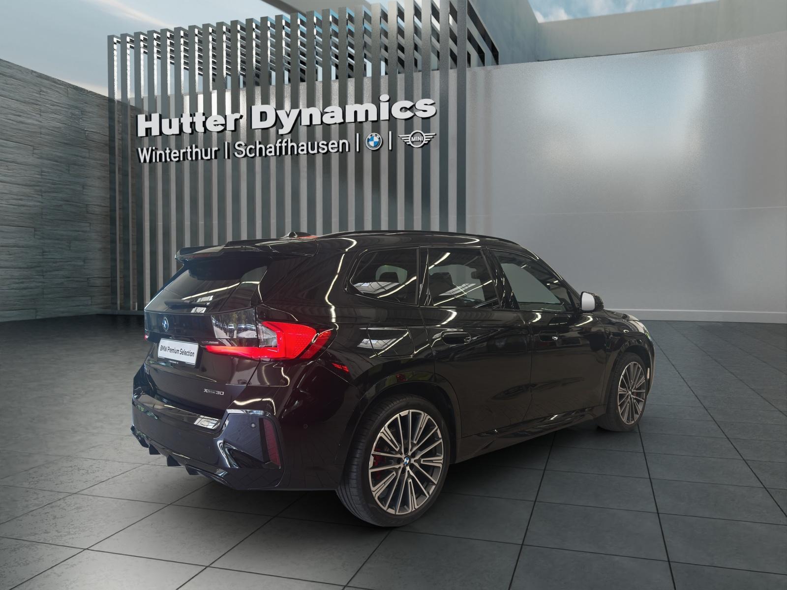 BMW iX1 30 xDrive M Sportpaket Pro-image-5