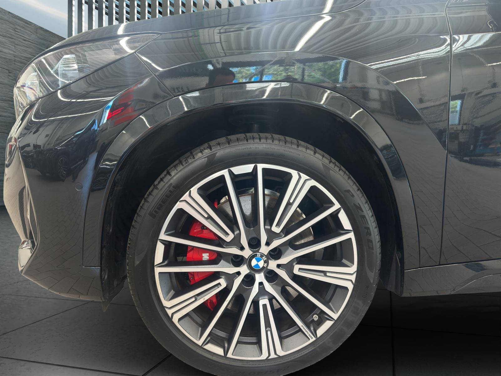 BMW iX1 30 xDrive M Sportpaket Pro-image-9