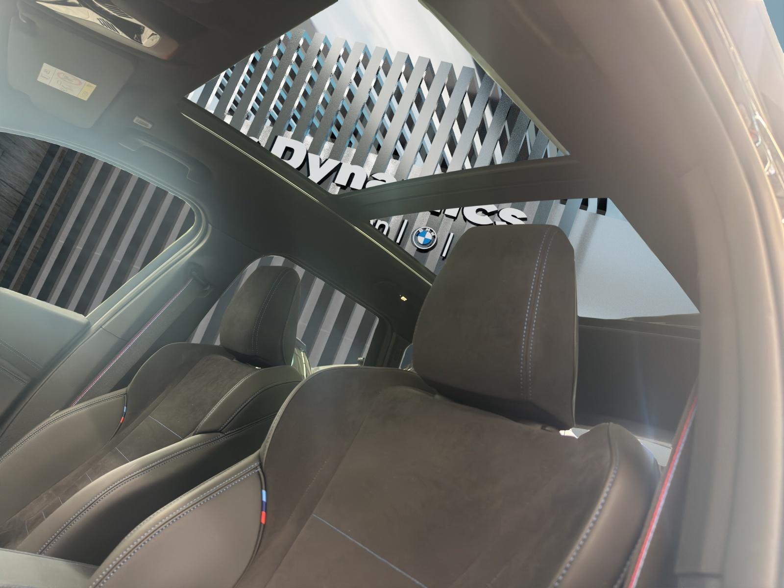 BMW iX1 30 xDrive M Sportpaket Pro-image-17