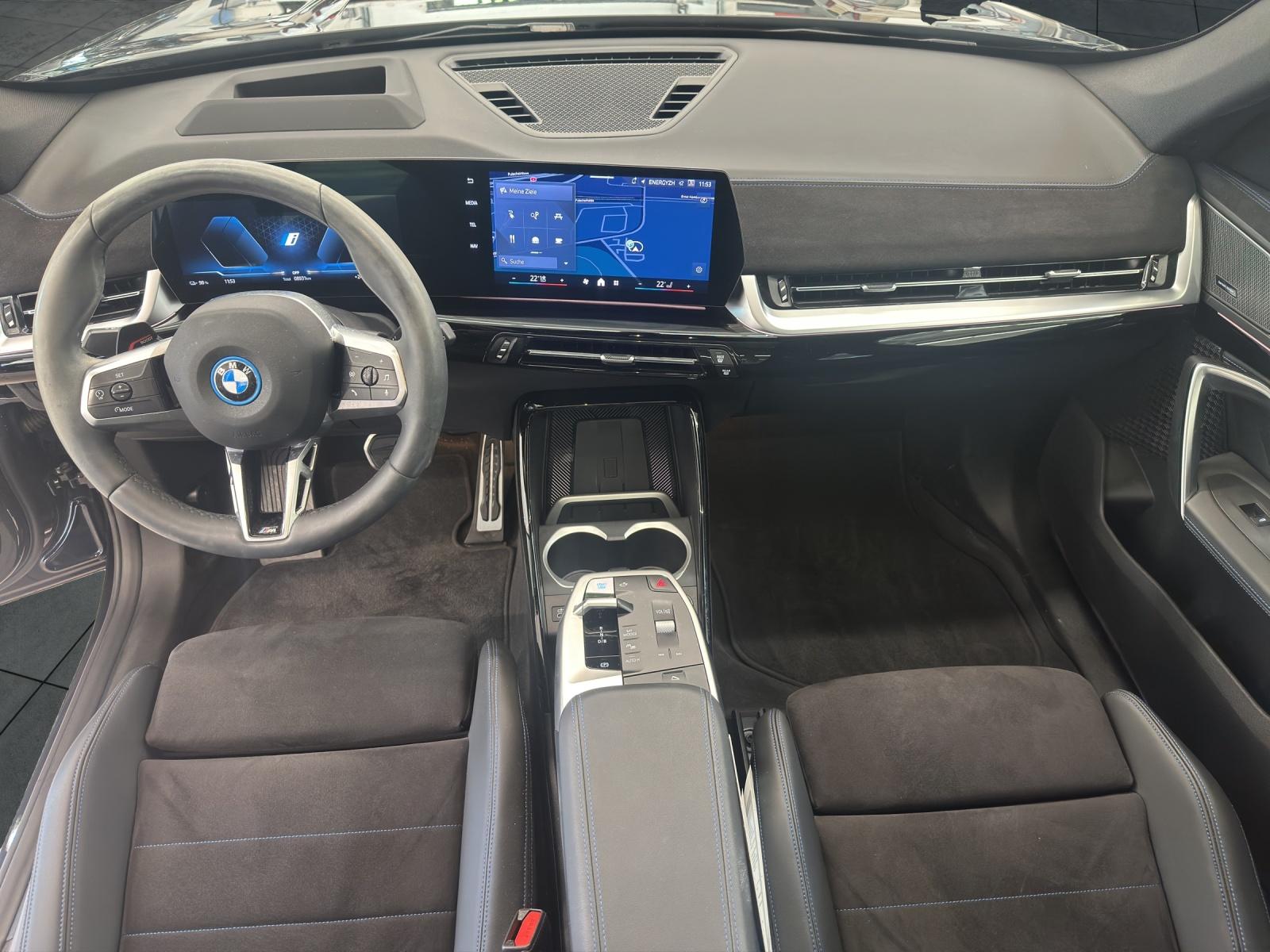 BMW iX1 30 xDrive M Sportpaket Pro-image-10