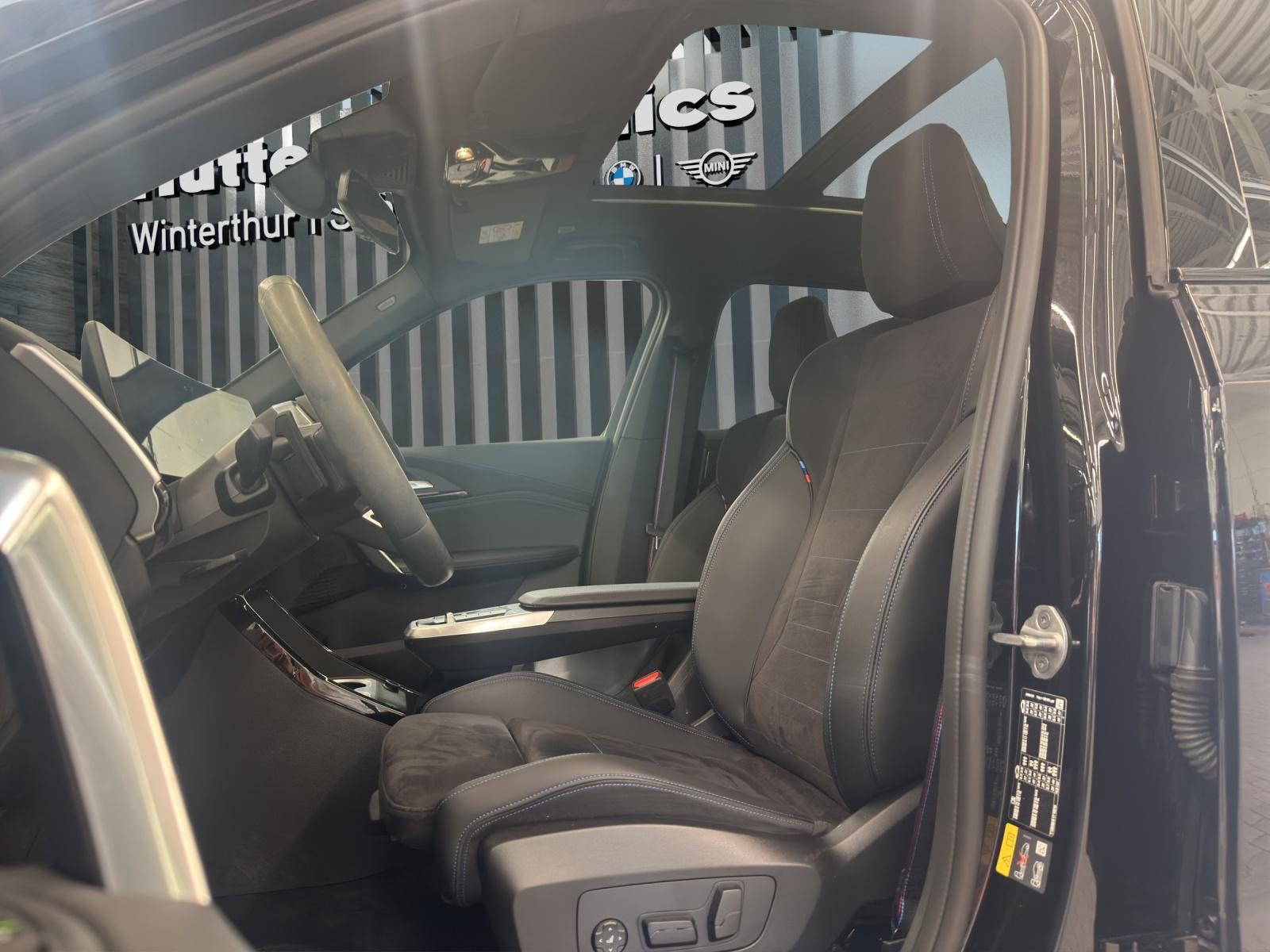 BMW iX1 30 xDrive M Sportpaket Pro-image-15