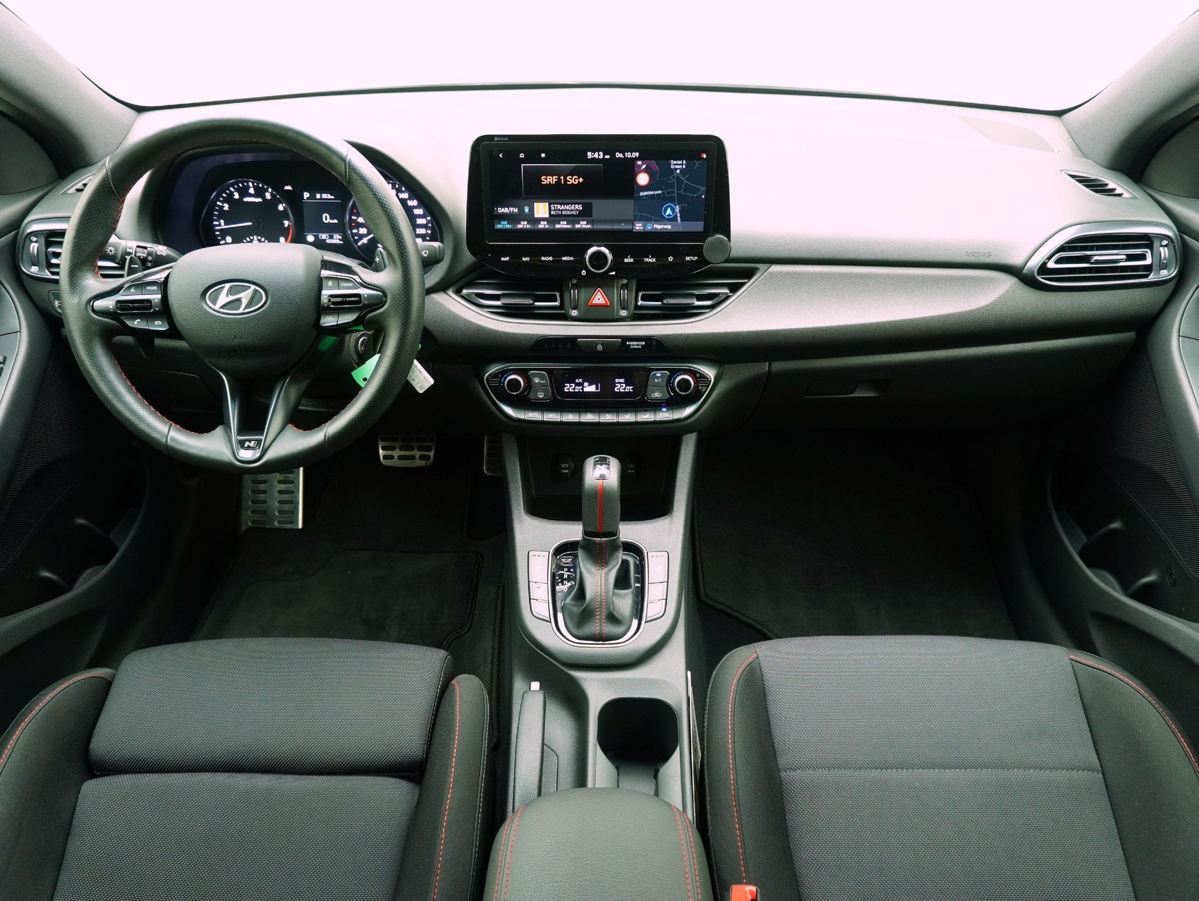 HYUNDAI i30 1.5 T-GDi N-Line-image-12