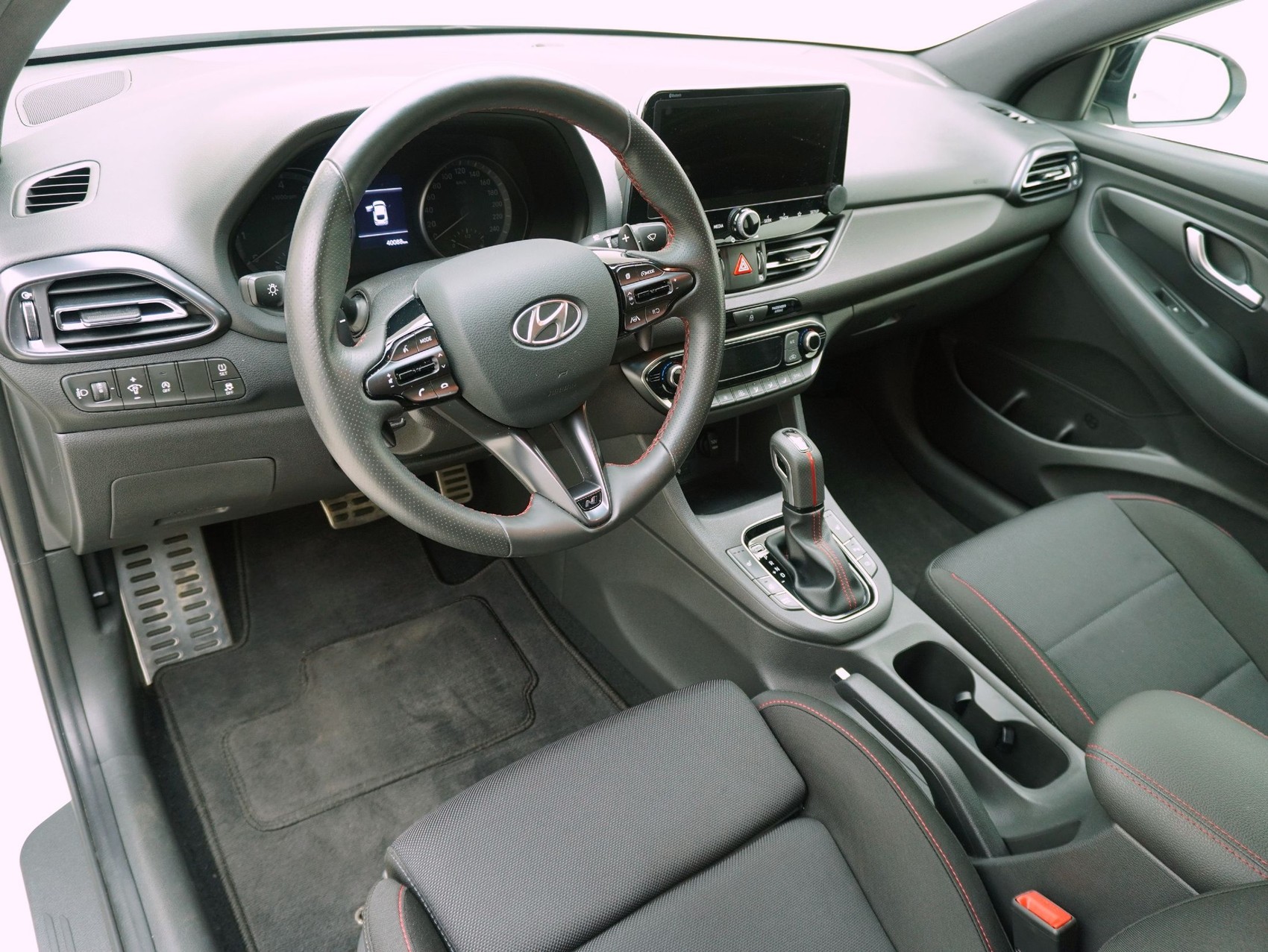 HYUNDAI i30 1.5 T-GDi N-Line-image-9