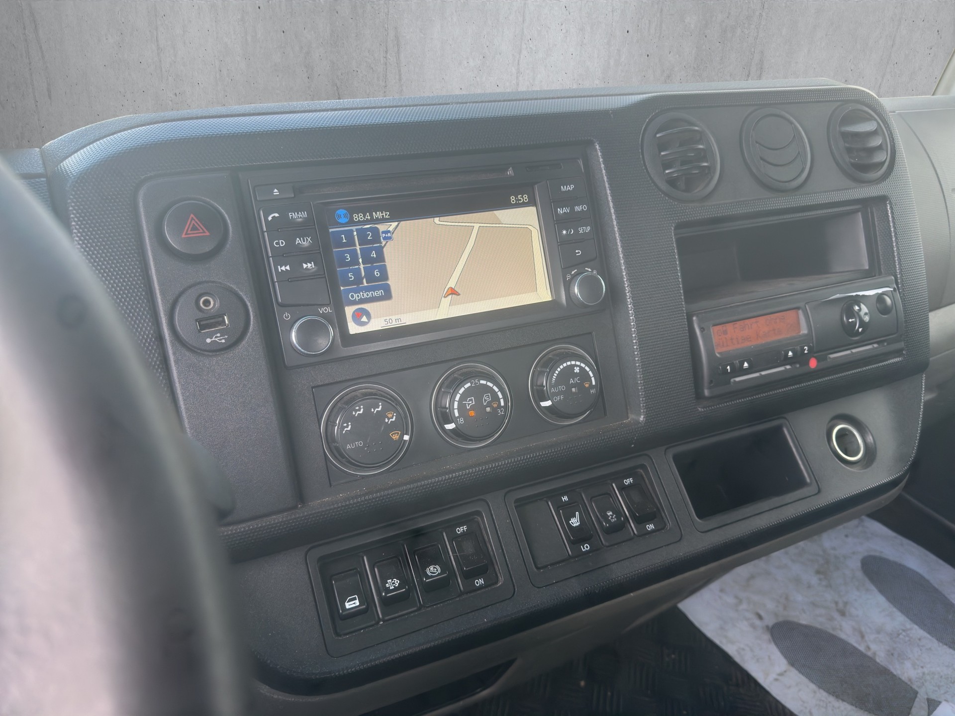 NISSAN NT500-image-9