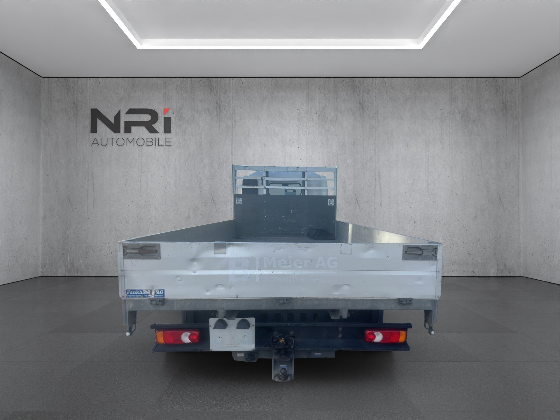 NISSAN NT500-showroom-element-3