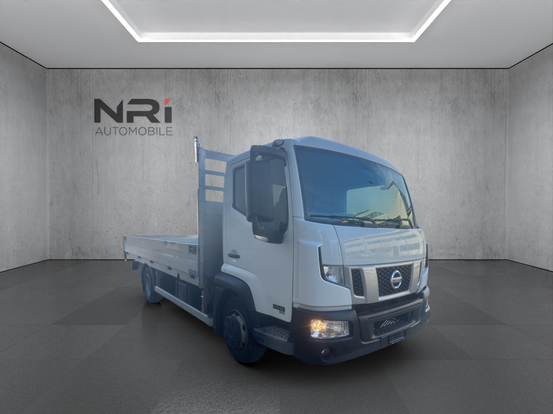 NISSAN NT500-showroom-element-2