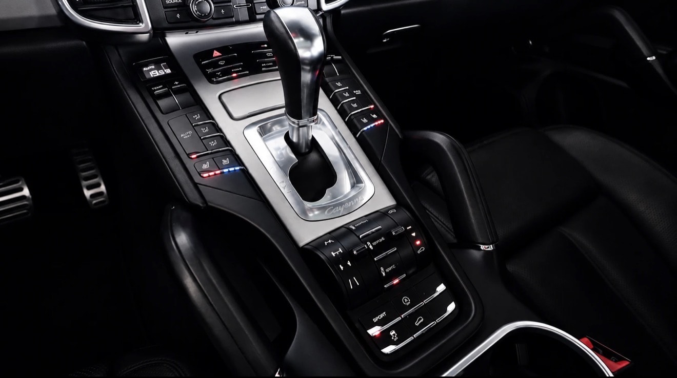 PORSCHE Cayenne Turbo-image-9