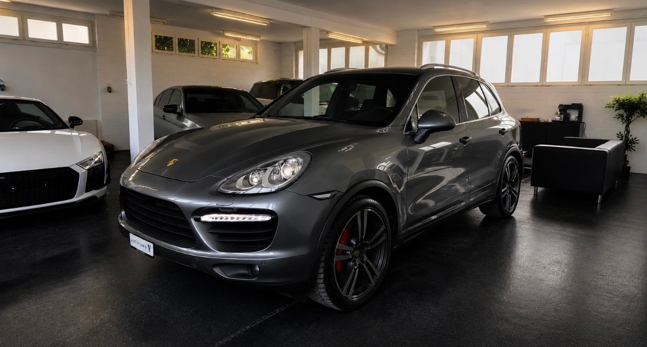 PORSCHE Cayenne Turbo-image-0