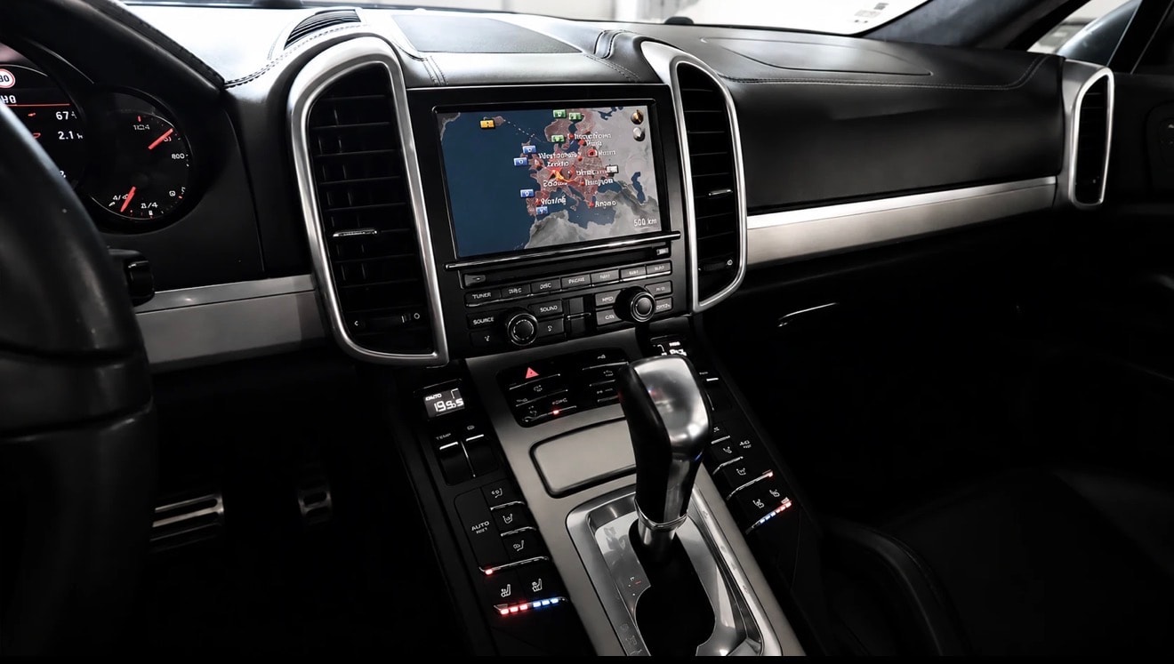 PORSCHE Cayenne Turbo-image-8