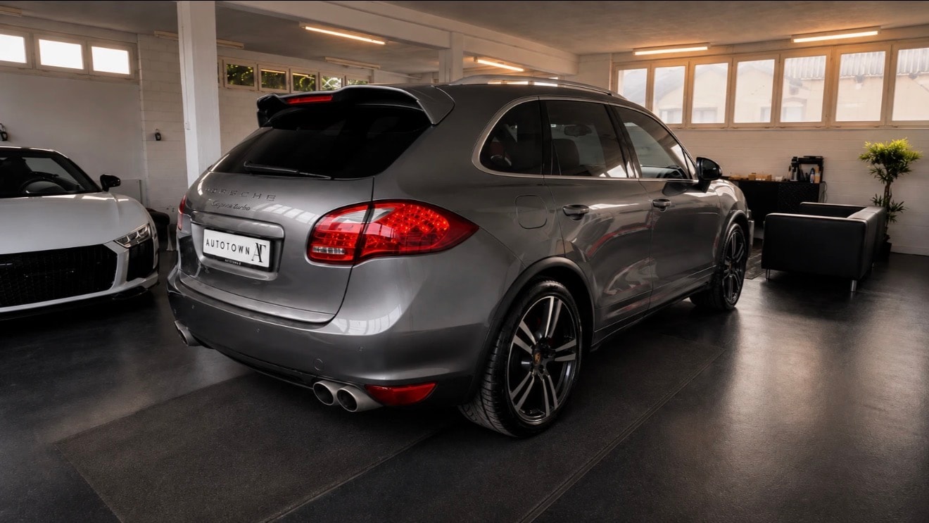 PORSCHE Cayenne Turbo-image-1