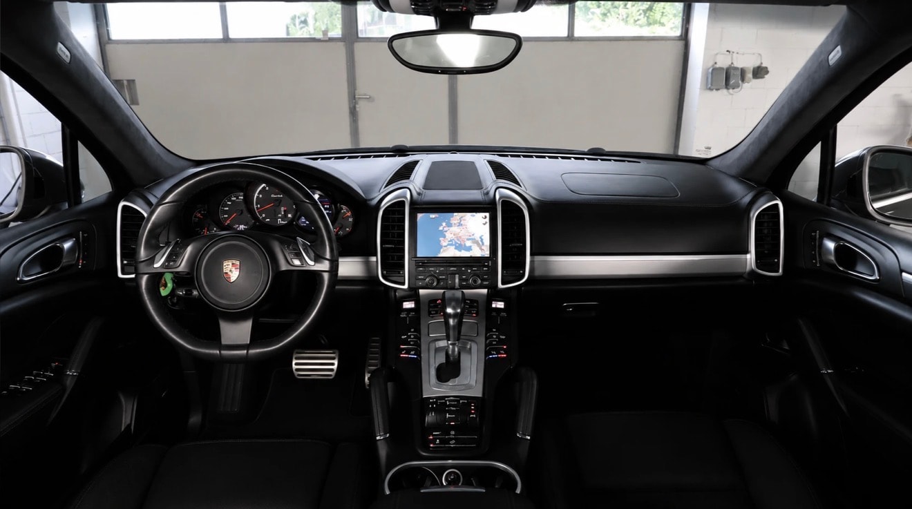 PORSCHE Cayenne Turbo-image-5