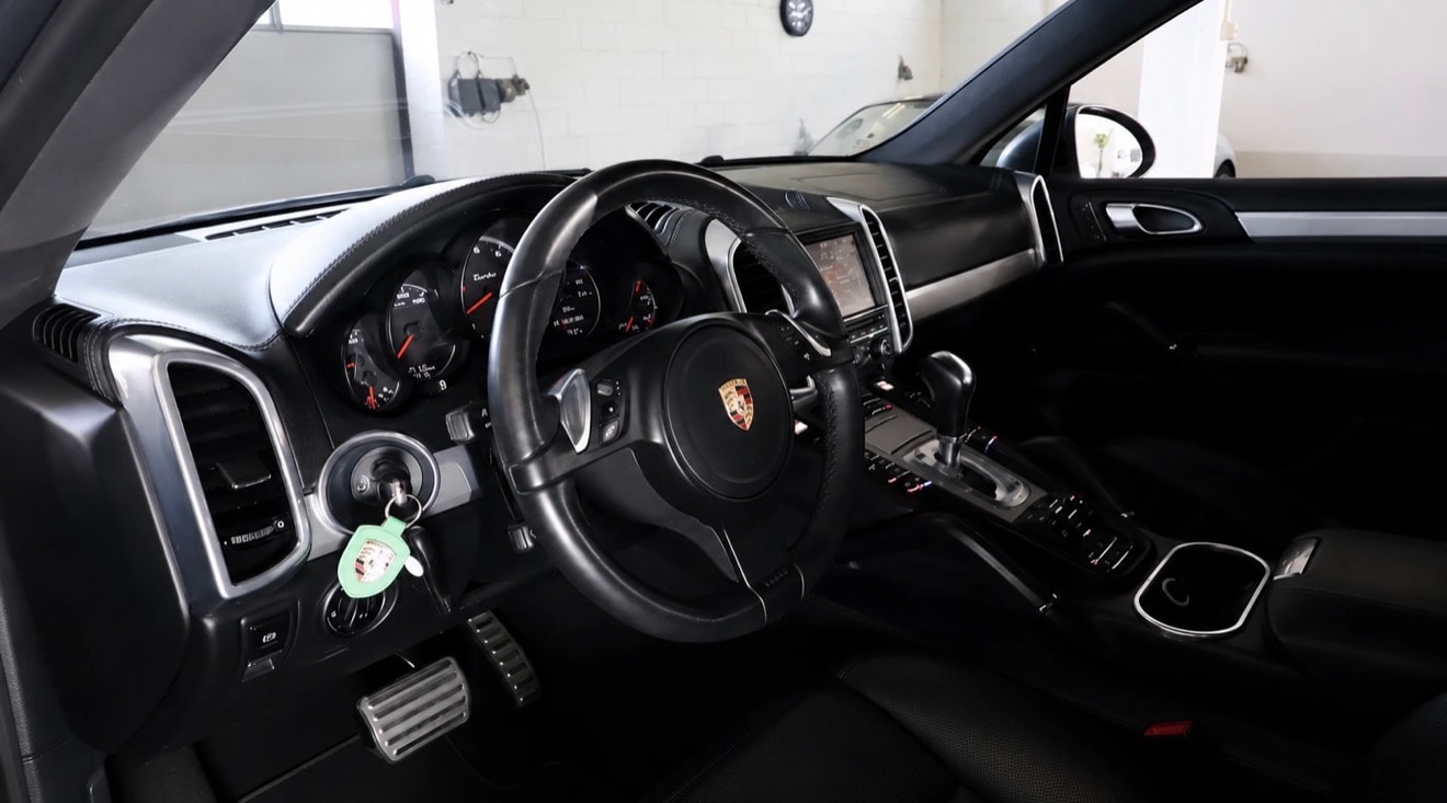 PORSCHE Cayenne Turbo-image-3