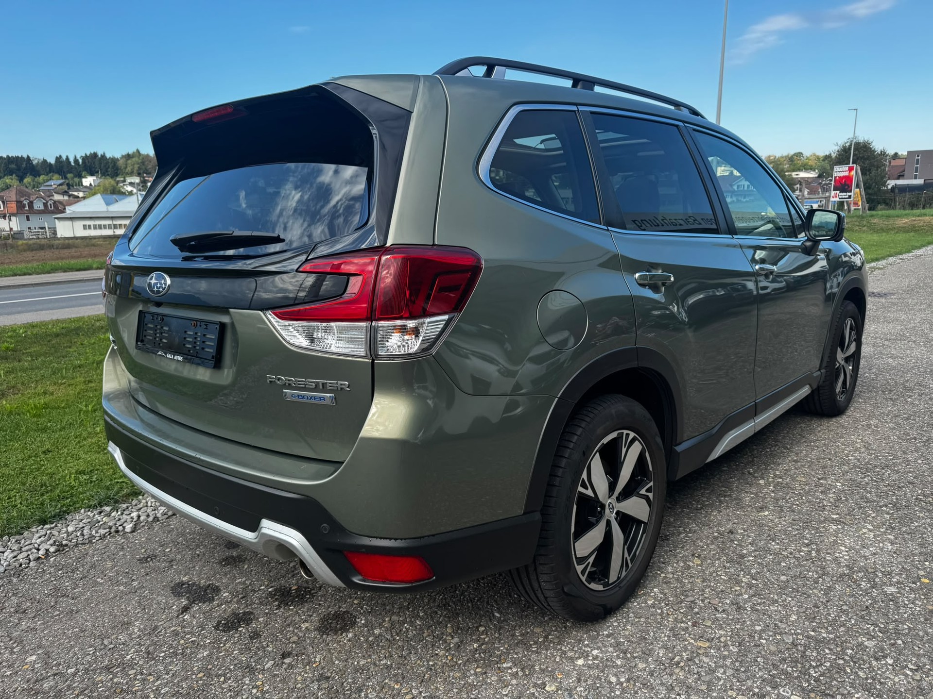 SUBARU Forester 2.0i e-Boxer Advantage Lineartronic-image-4